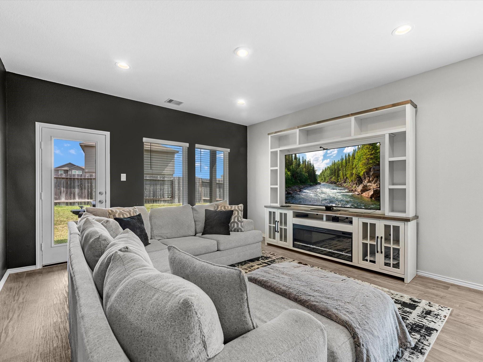 5455 Pinetree Crescent Lane