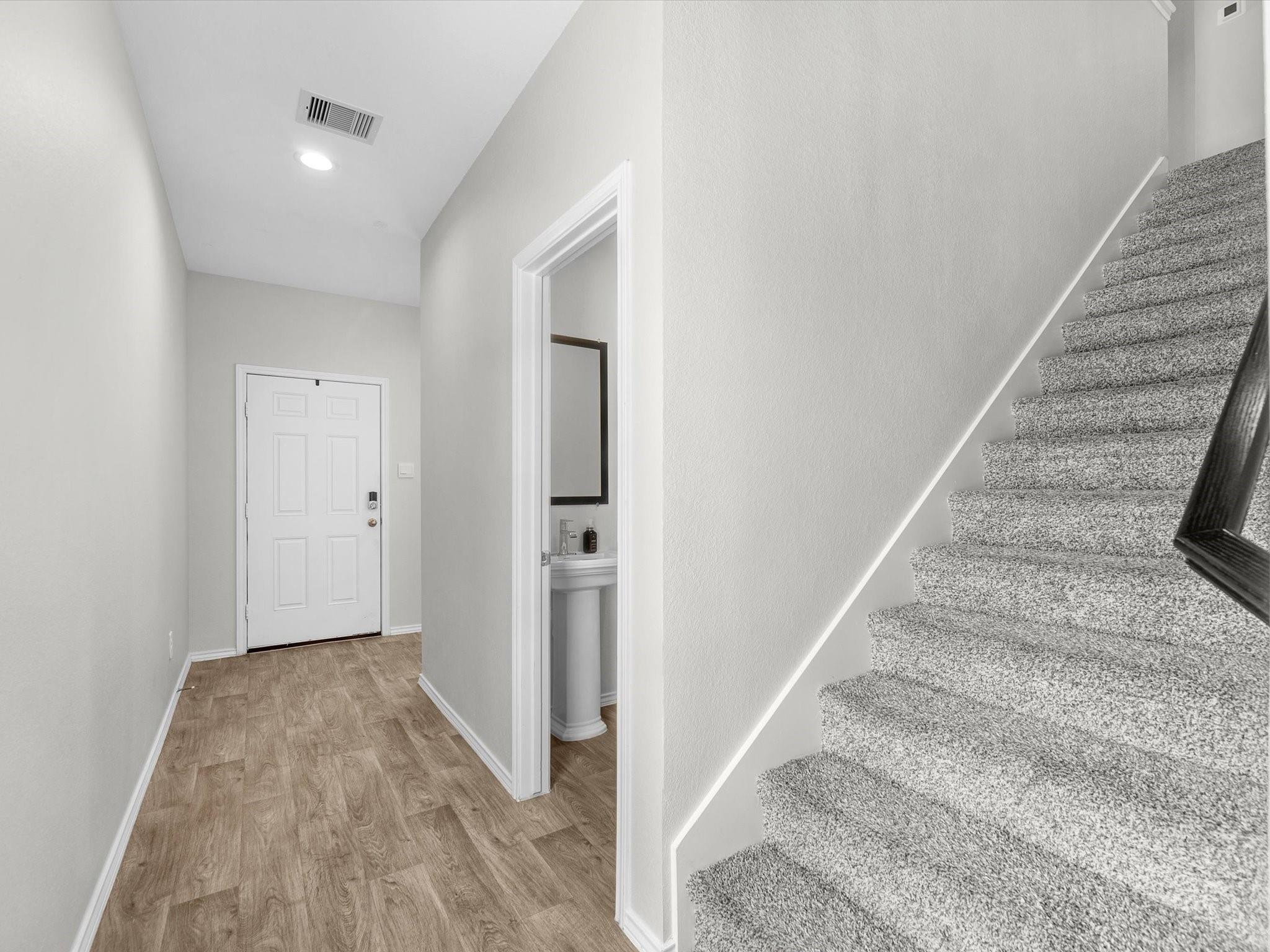 5455 Pinetree Crescent Lane