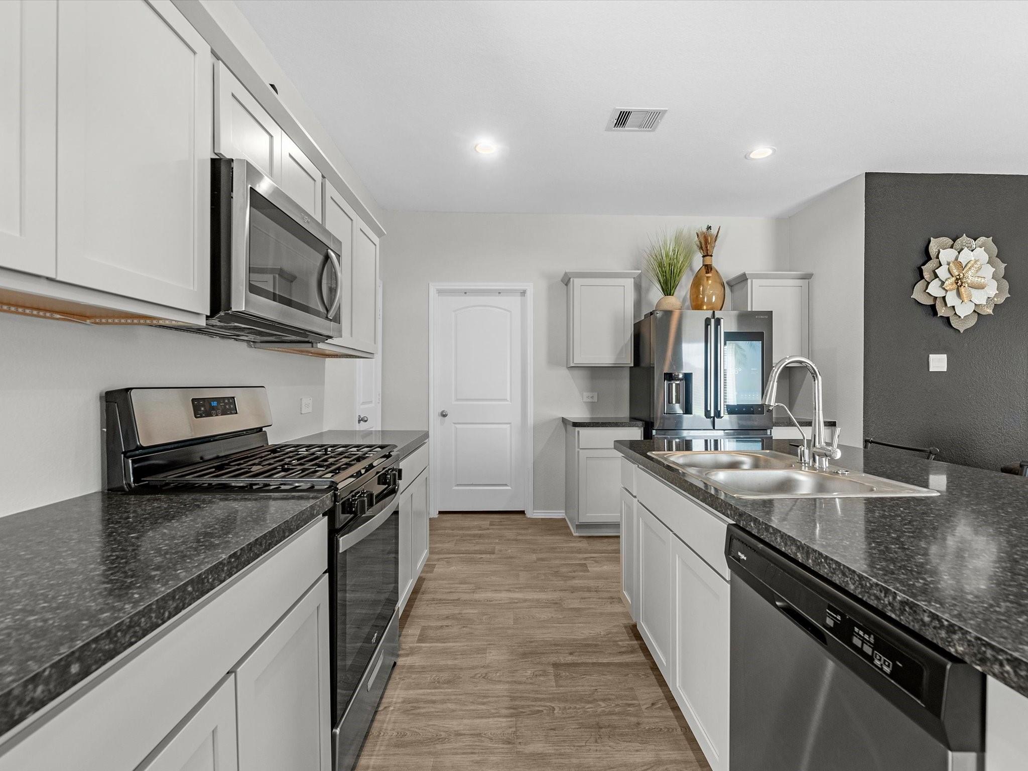 5455 Pinetree Crescent Lane