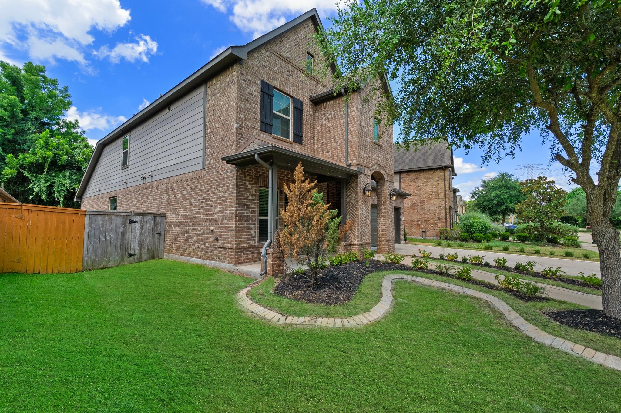 2827 Monarch Crossing