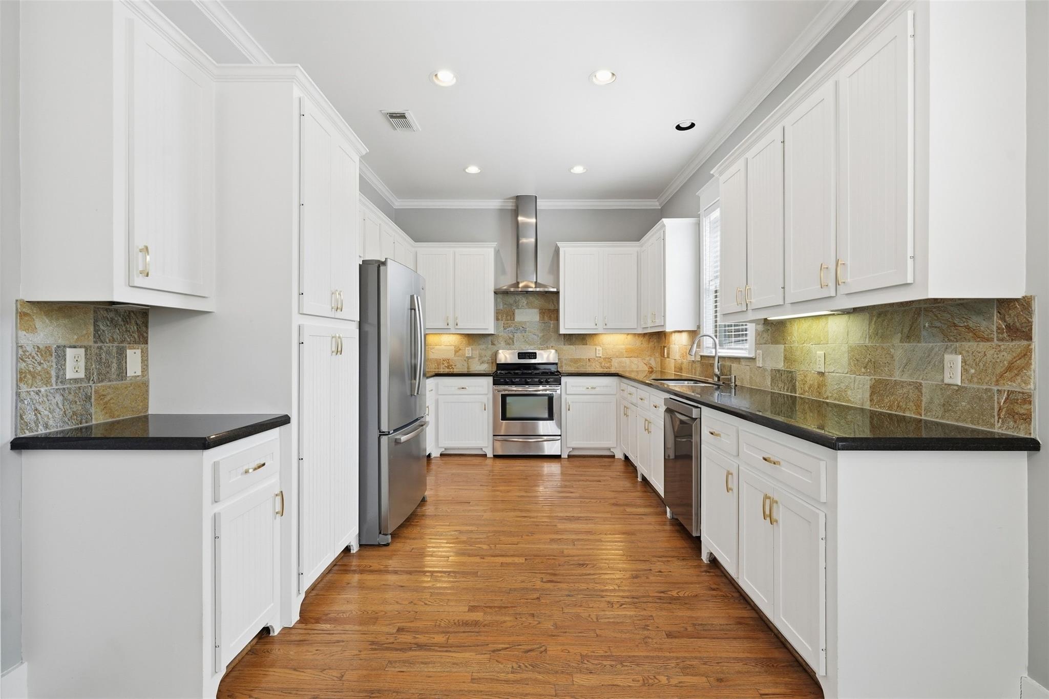 1030 W 16 Th Street