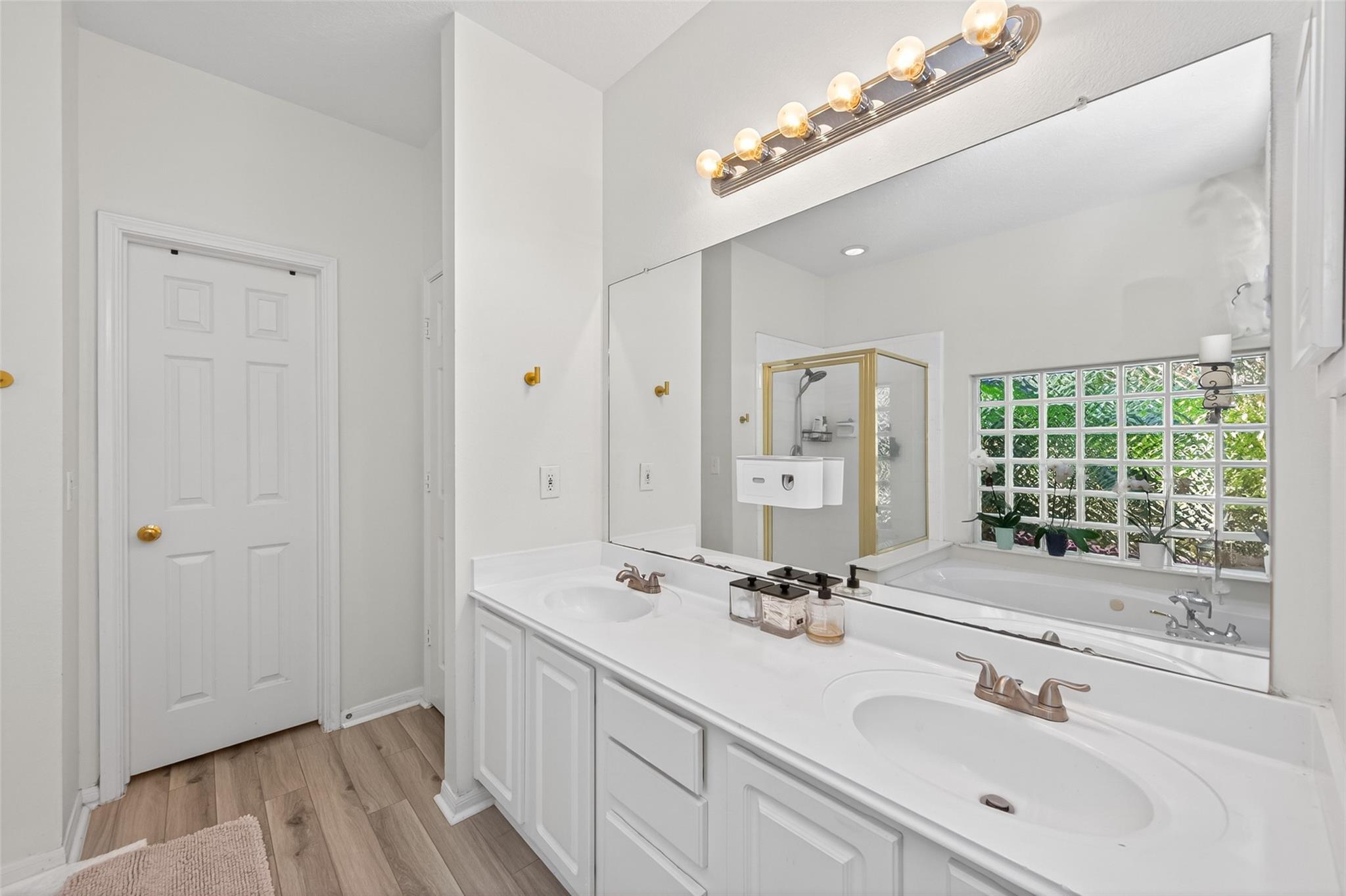5707 Oakwell Station Court