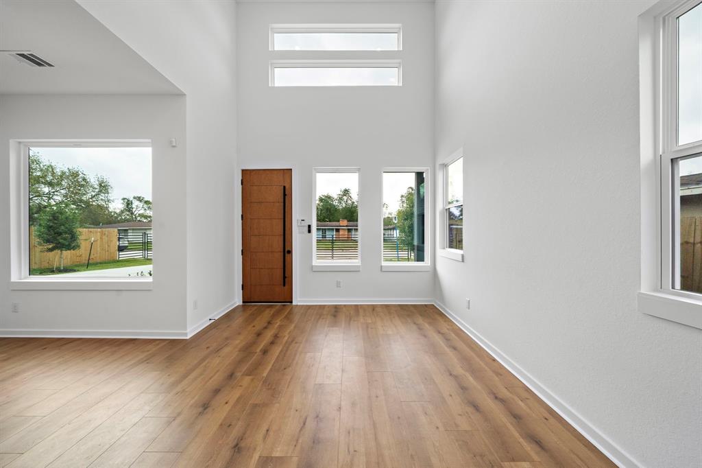 7315 Eisenhower Road Unit: A/B