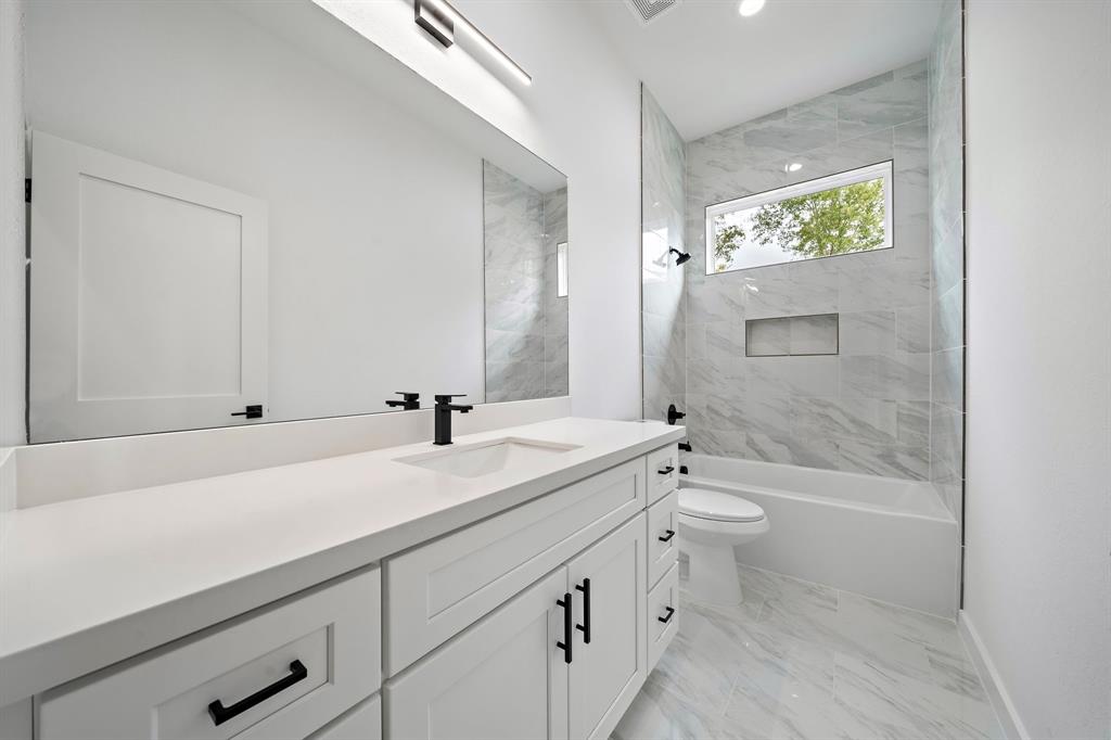 7315 Eisenhower Road Unit: A/B
