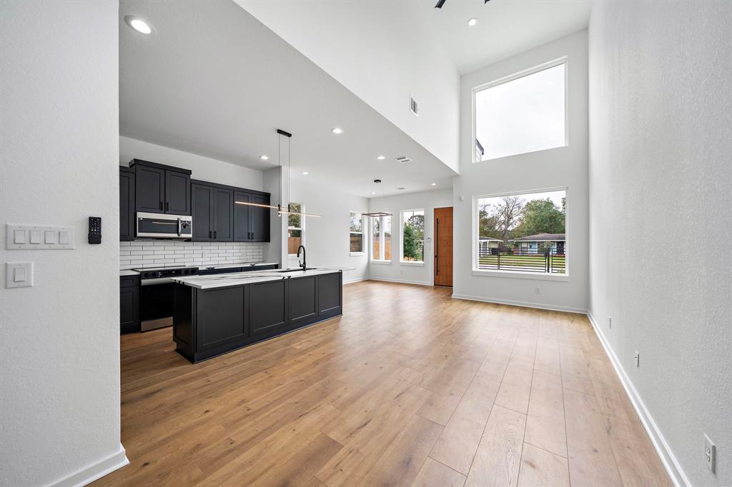 7315 Eisenhower Road Unit: A/B
