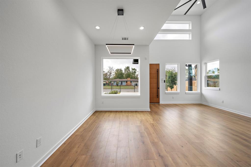 7315 Eisenhower Road Unit: A/B