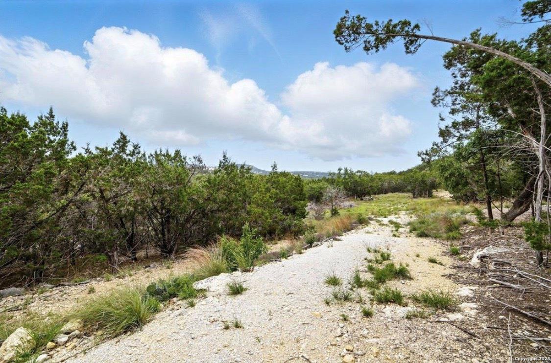 1123 Summit Bluff