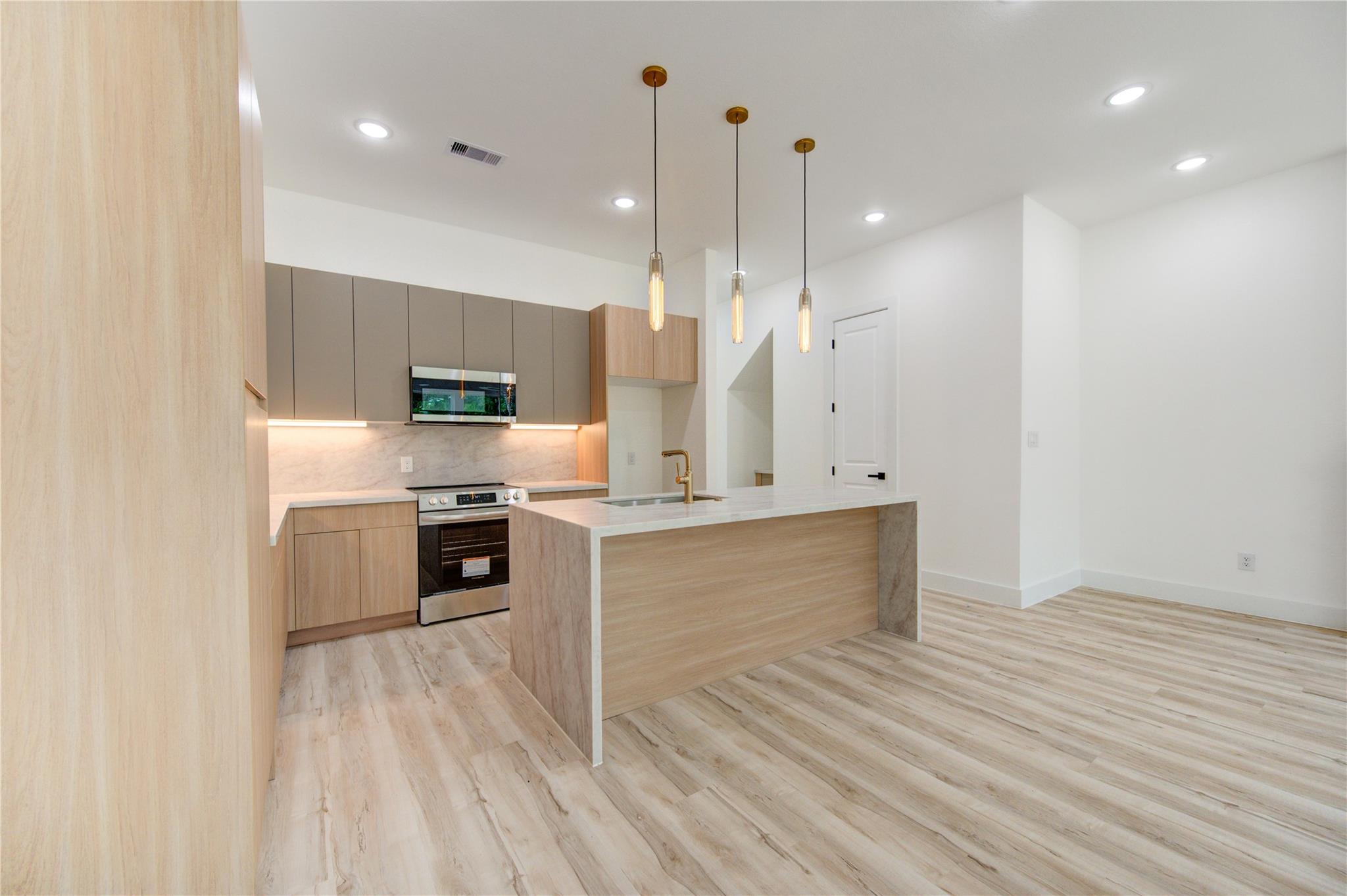 9030 Brandon Street Unit: A/B