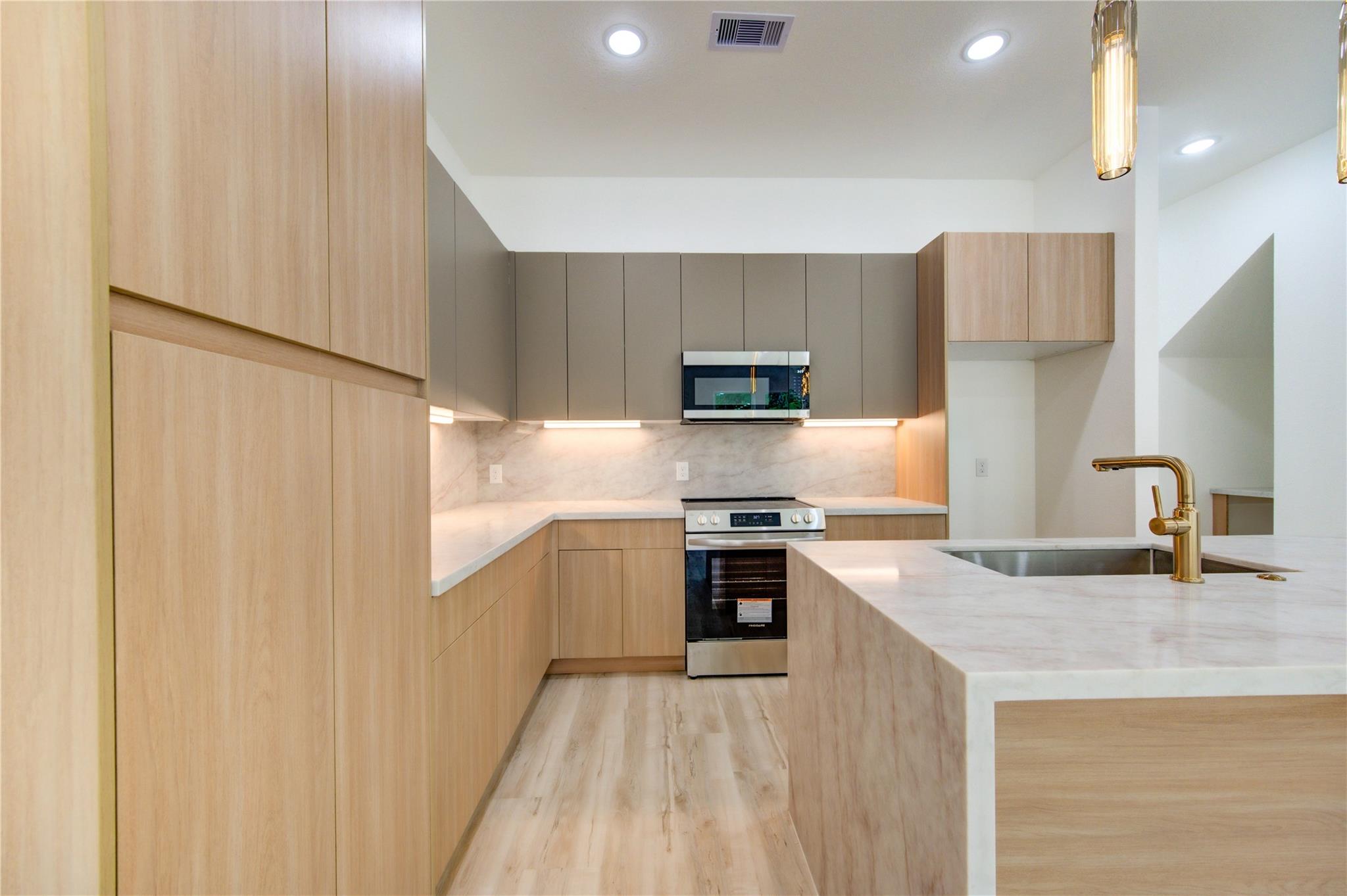 9030 Brandon Street Unit: A/B
