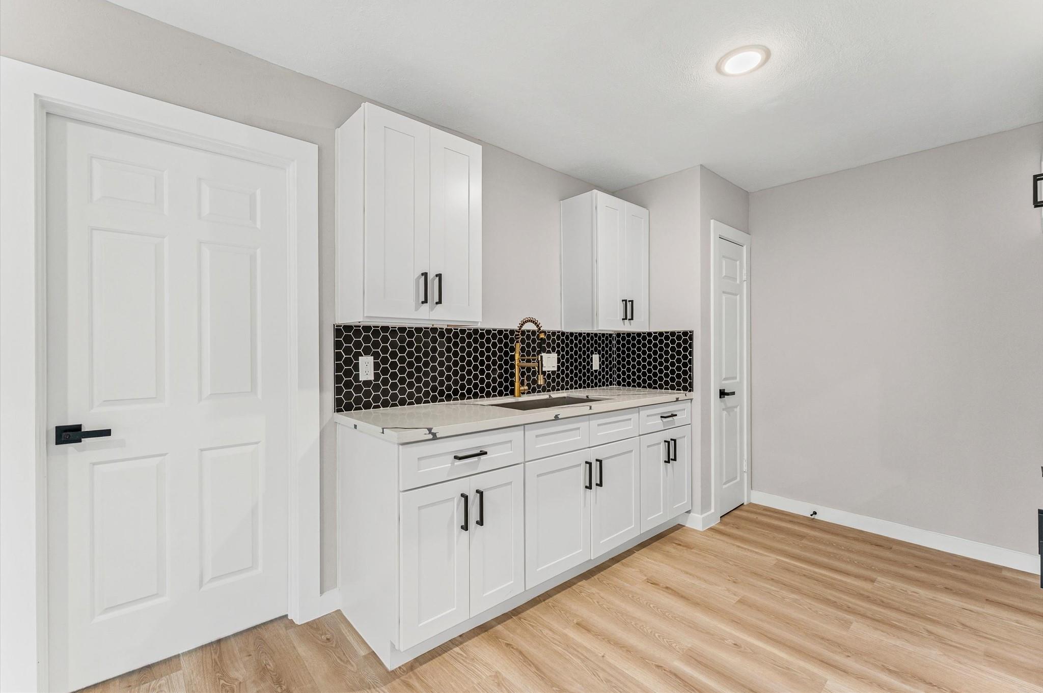 30 N Drifting Leaf Court