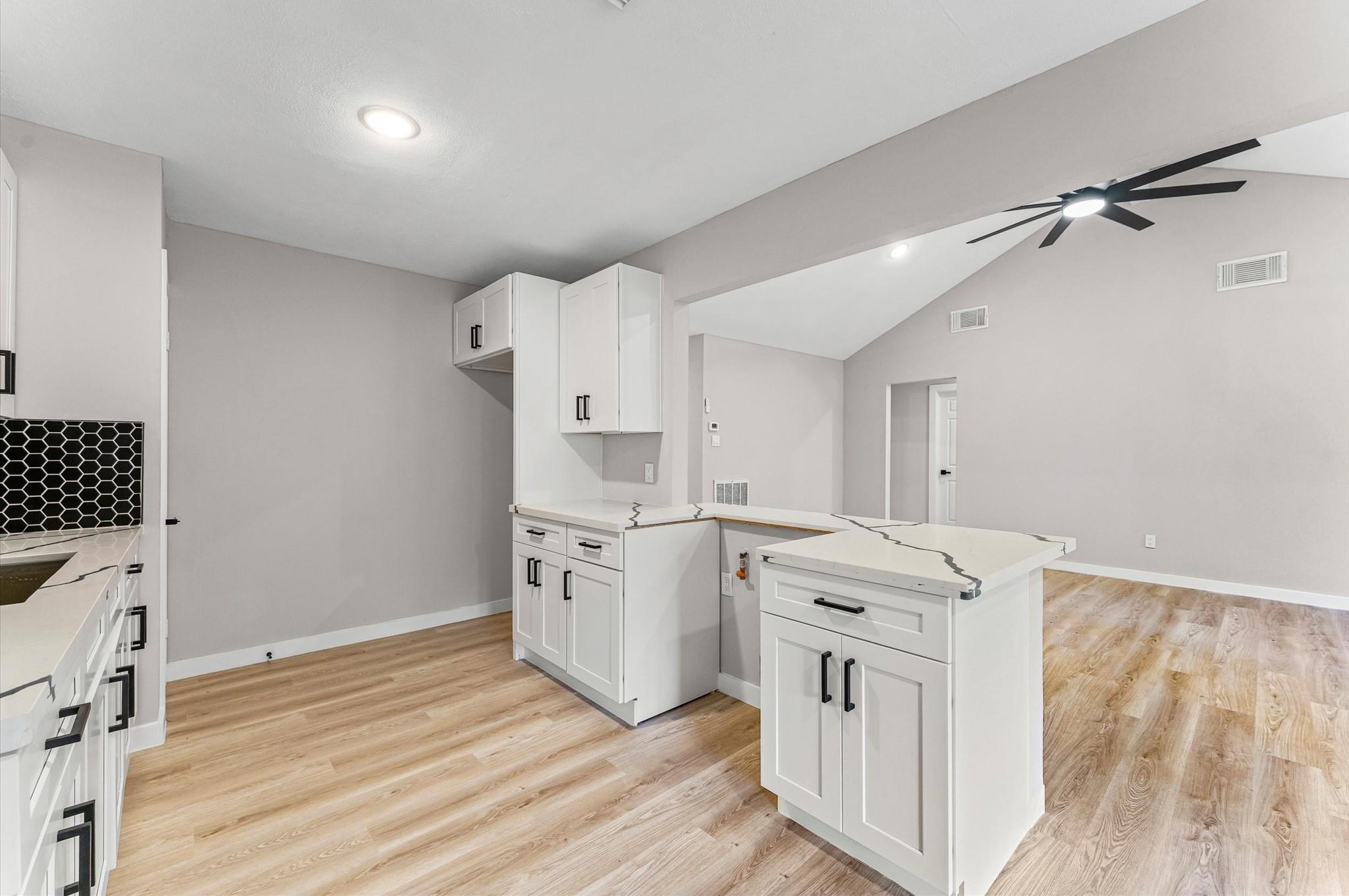 30 N Drifting Leaf Court