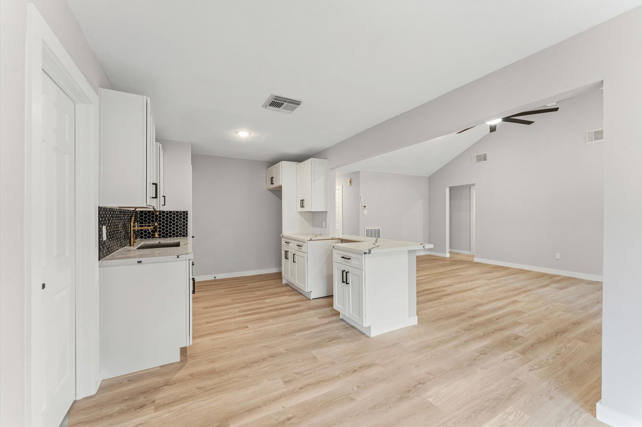 30 N Drifting Leaf Court