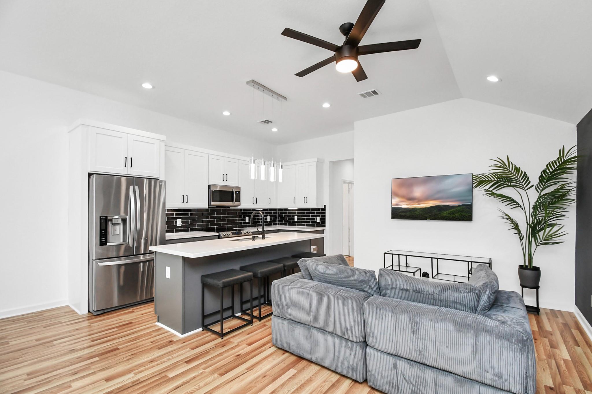 5125 Chennault Street Unit: A/B