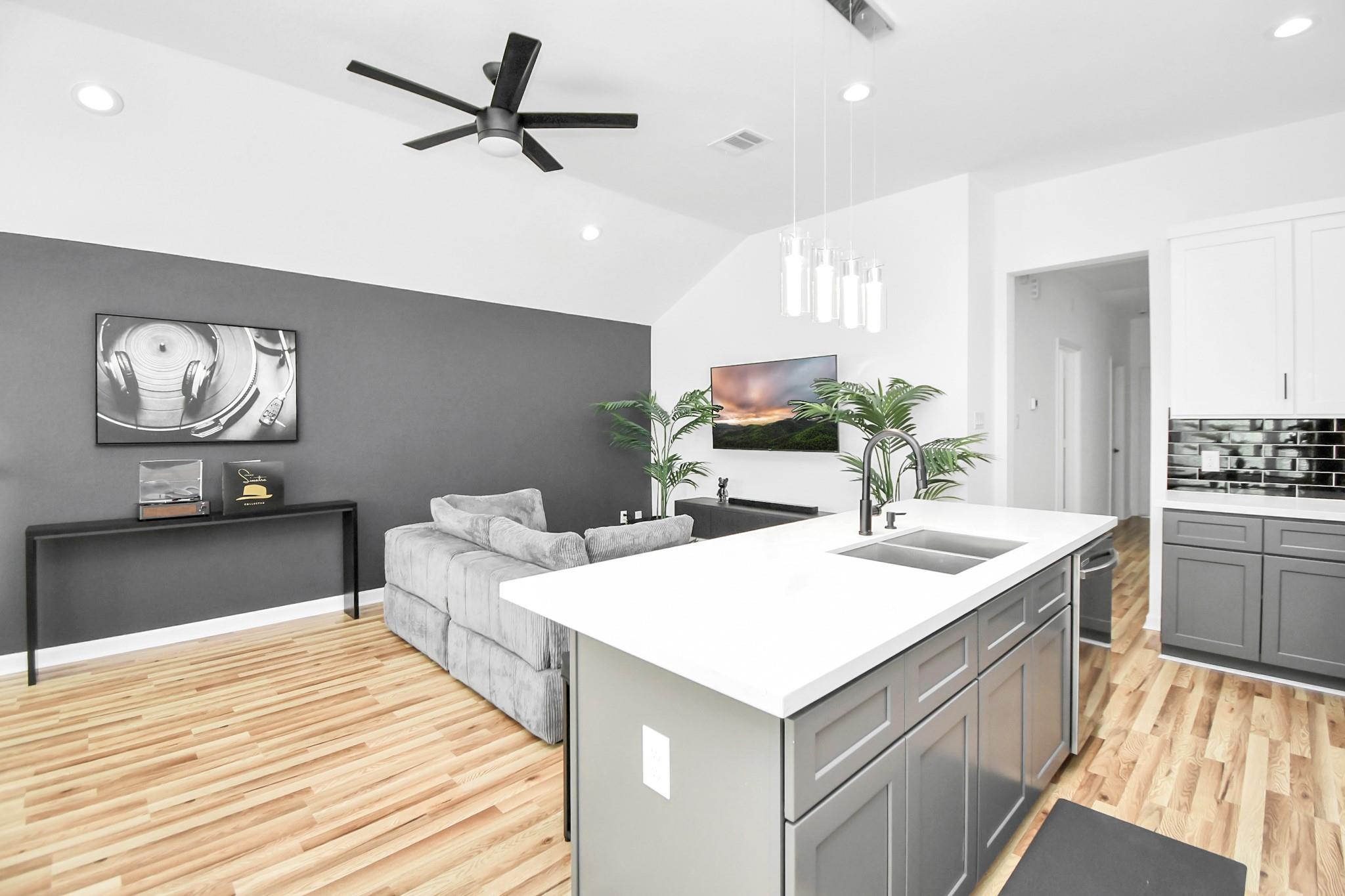 5125 Chennault Street Unit: A/B