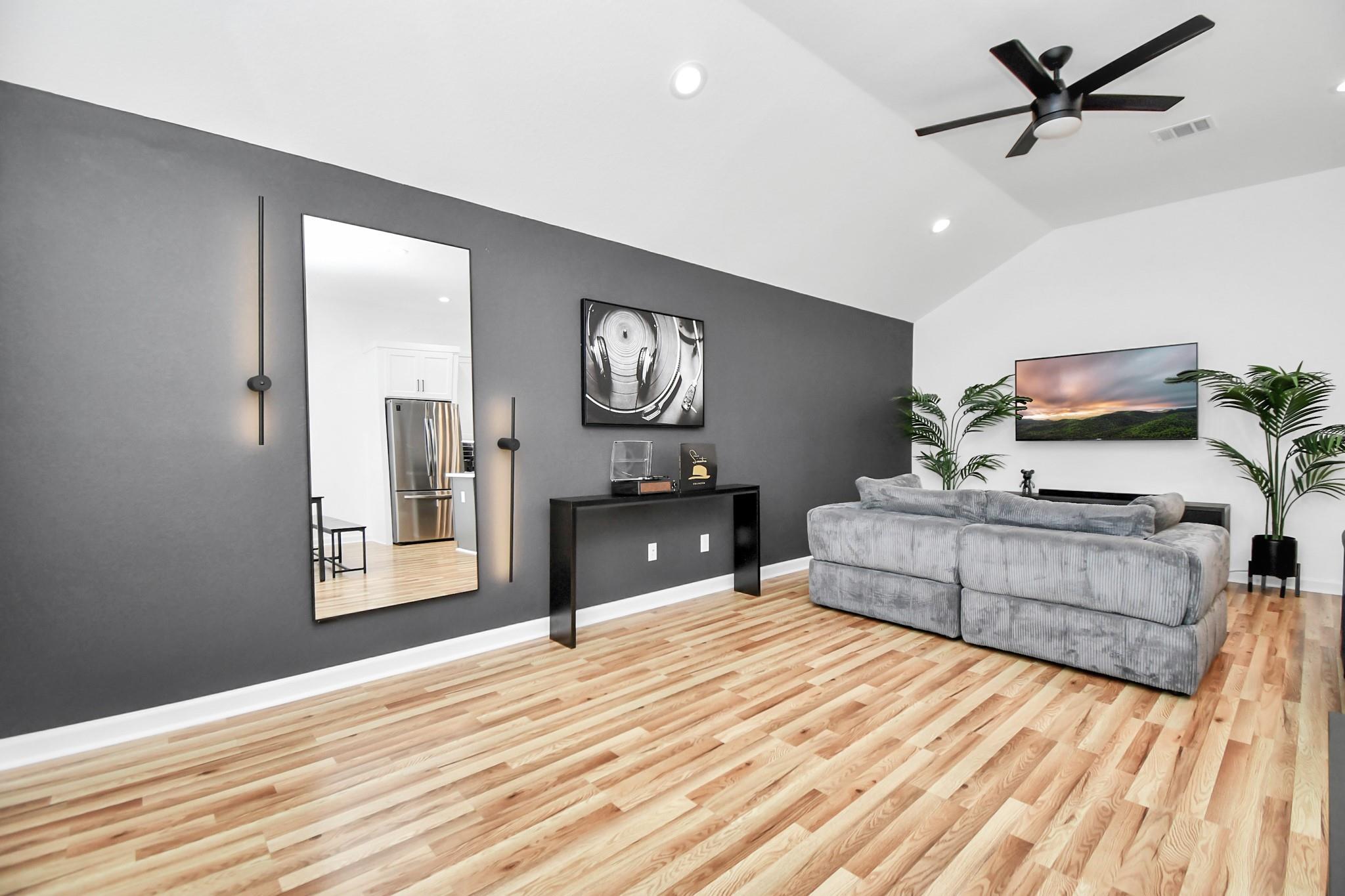 5125 Chennault Street Unit: A/B