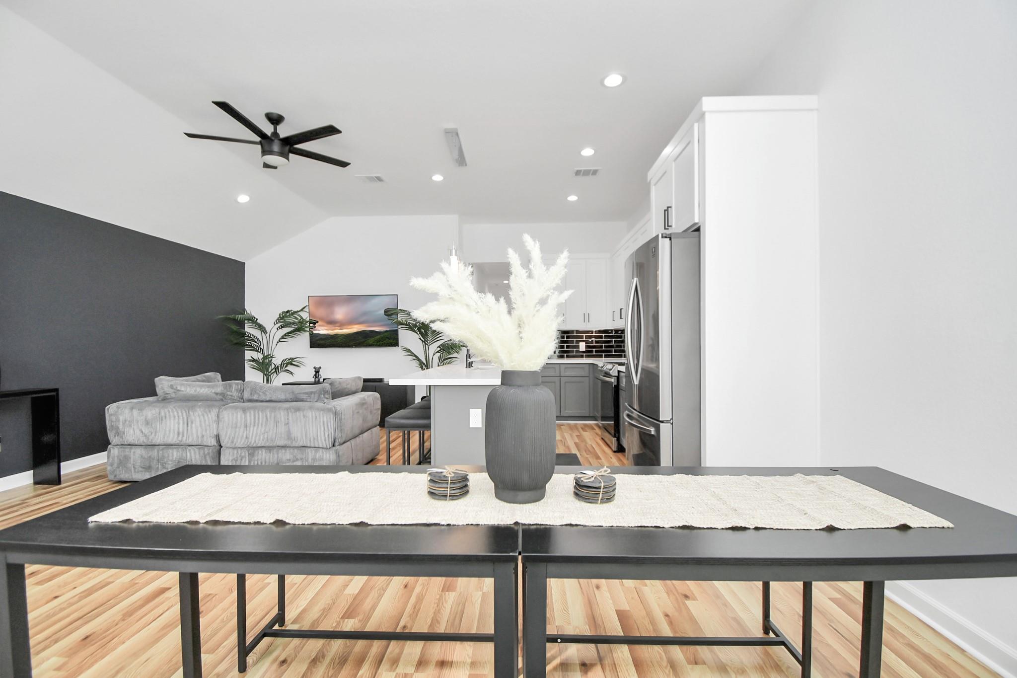 5125 Chennault Street Unit: A/B