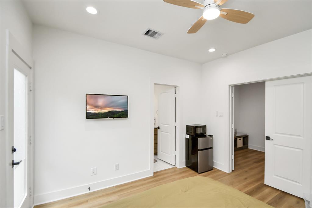 2015 Cochran Street