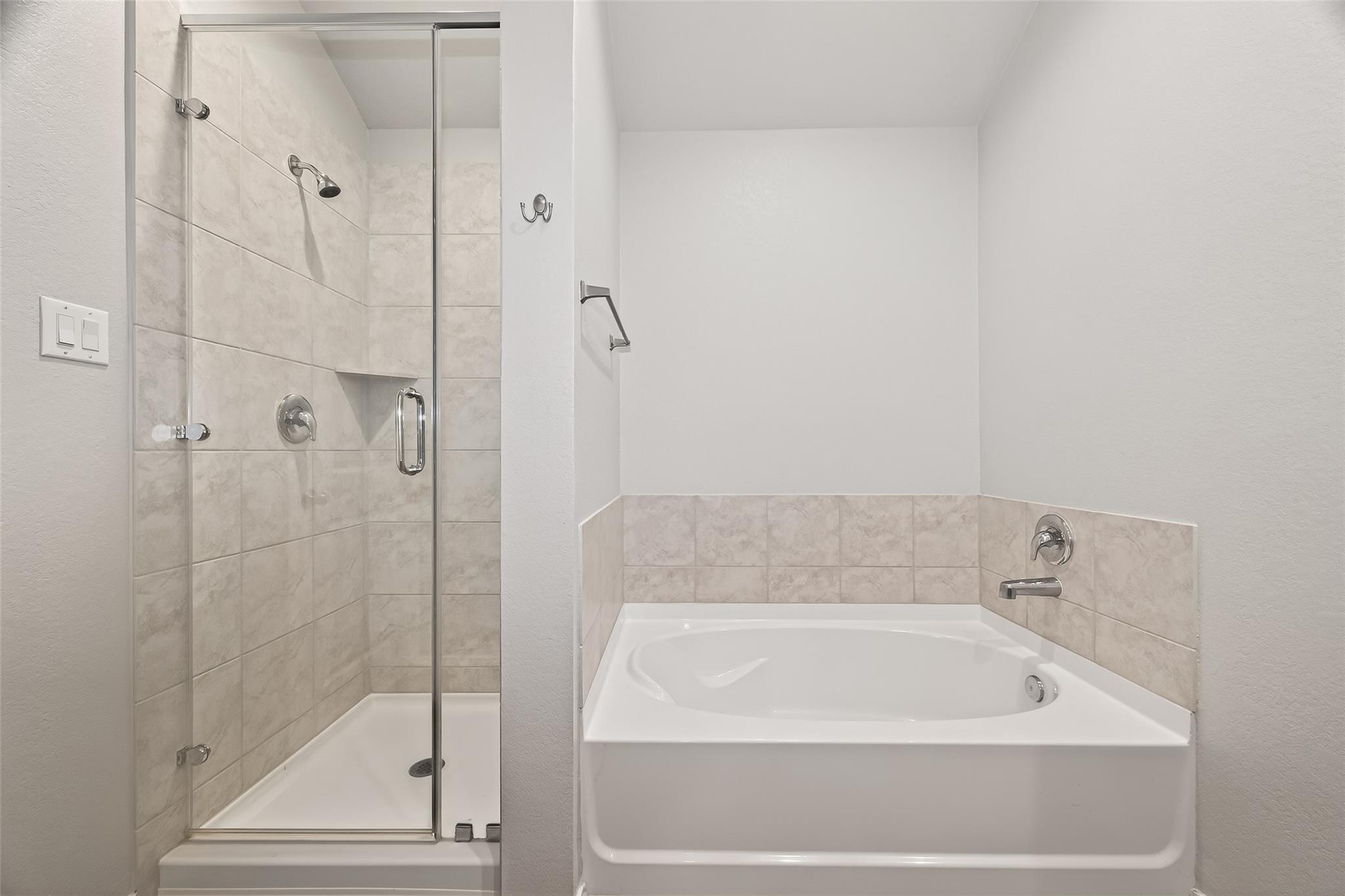 4763 Avellino Base Drive