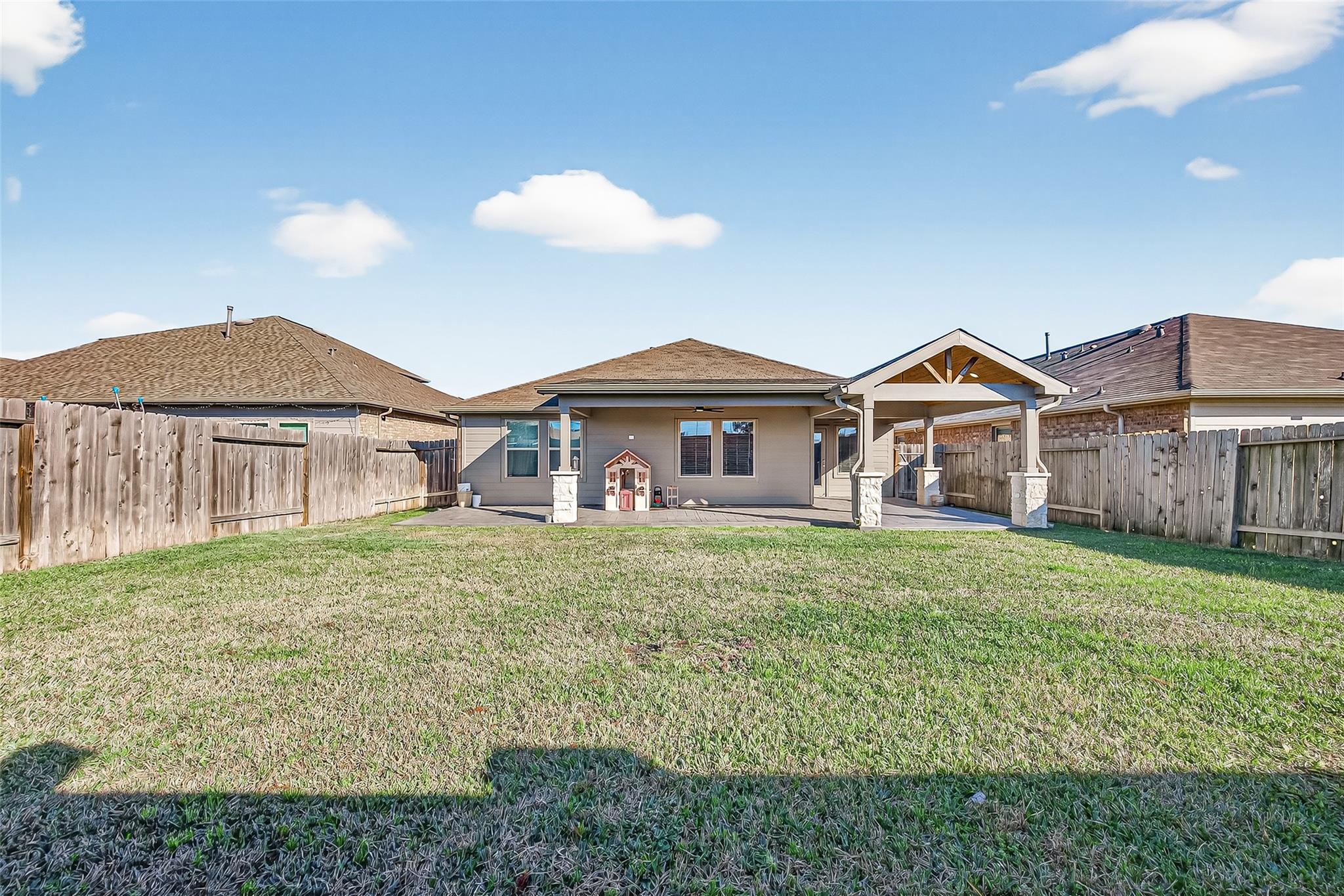 4763 Avellino Base Drive