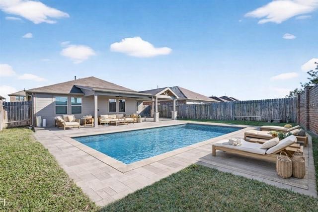 4763 Avellino Base Drive