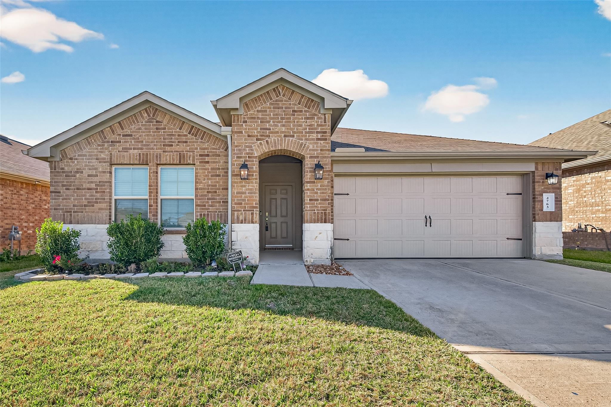 4763 Avellino Base Drive