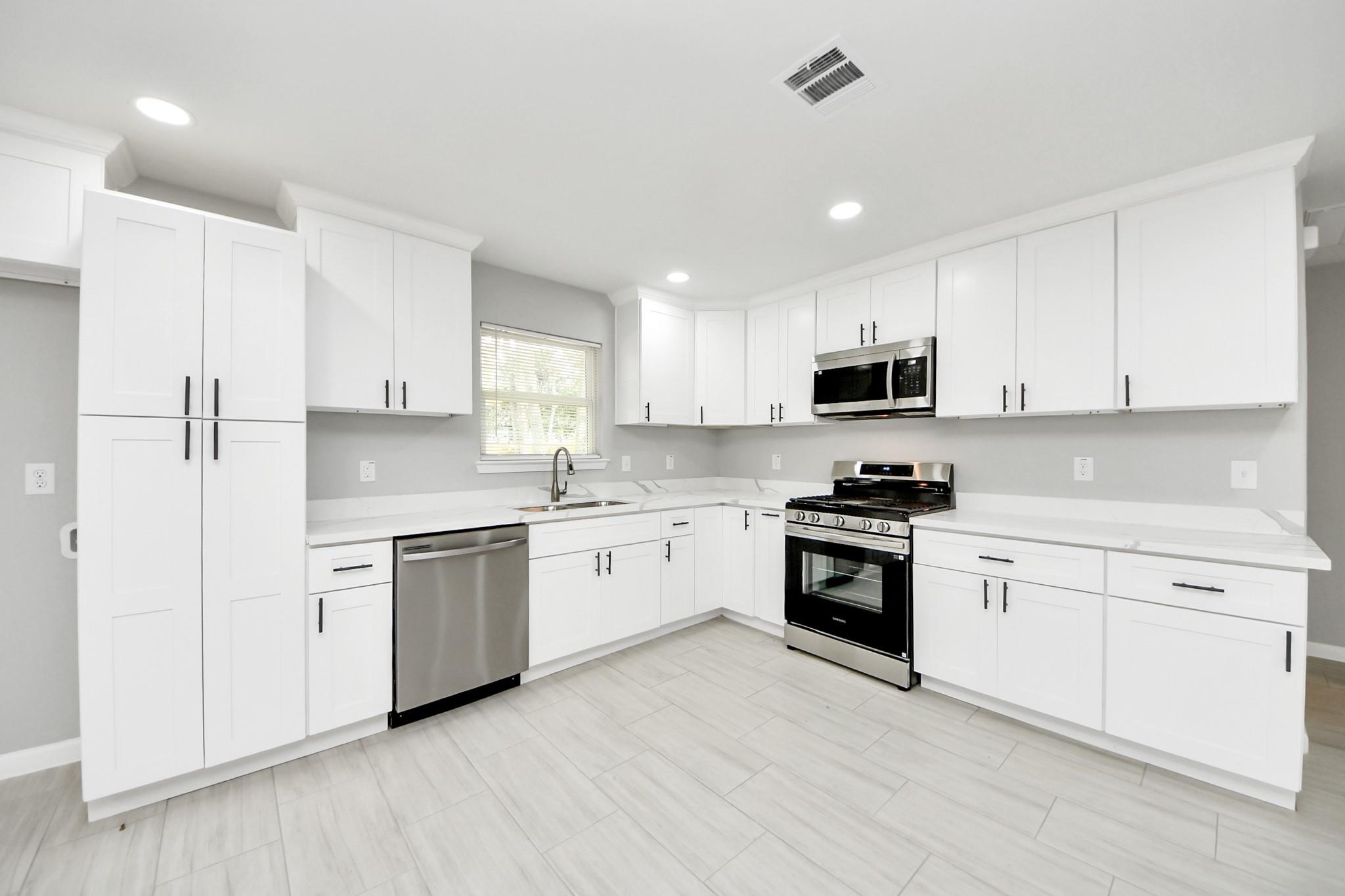 5823 Southgood Street