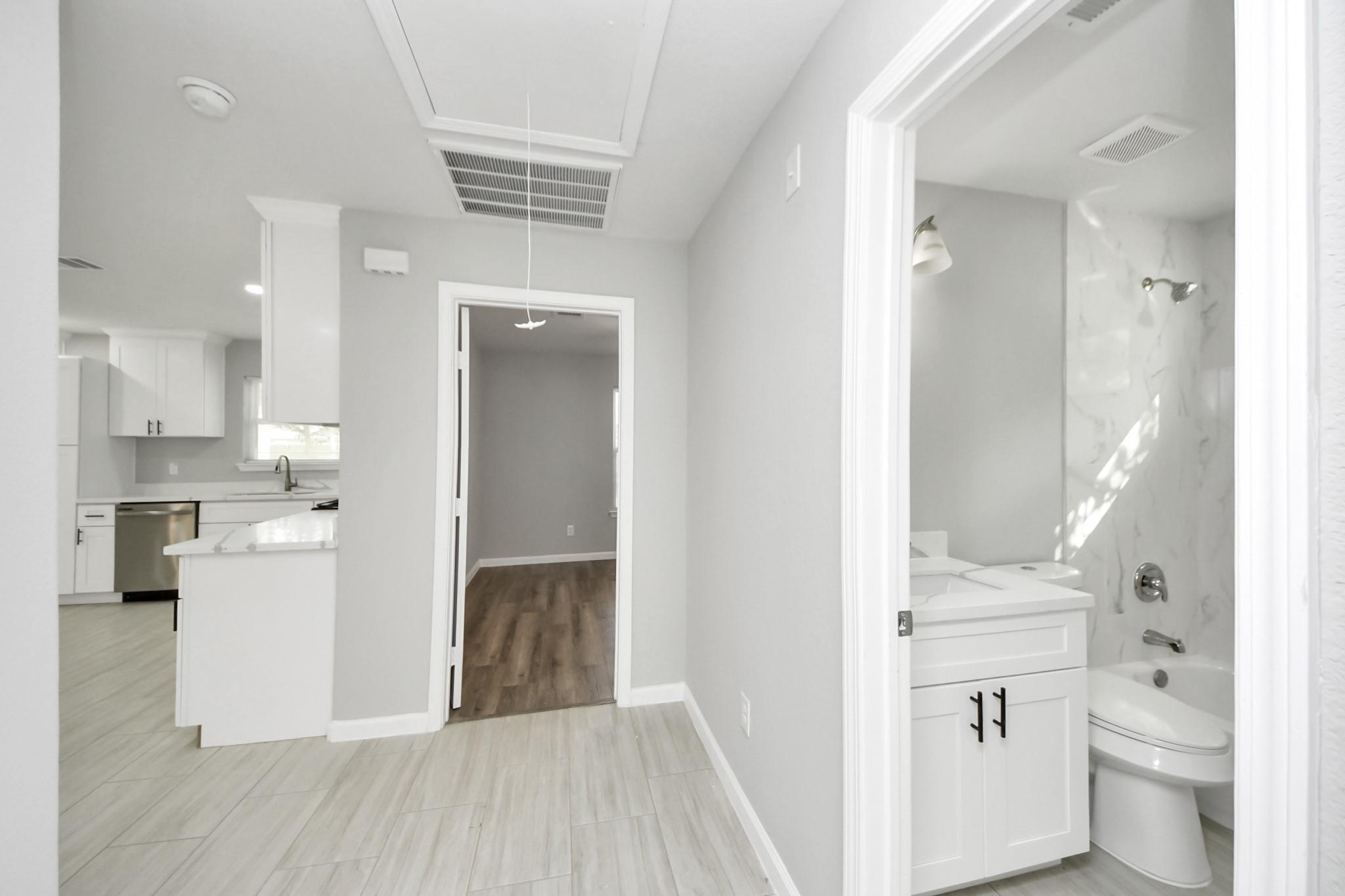 5823 Southgood Street