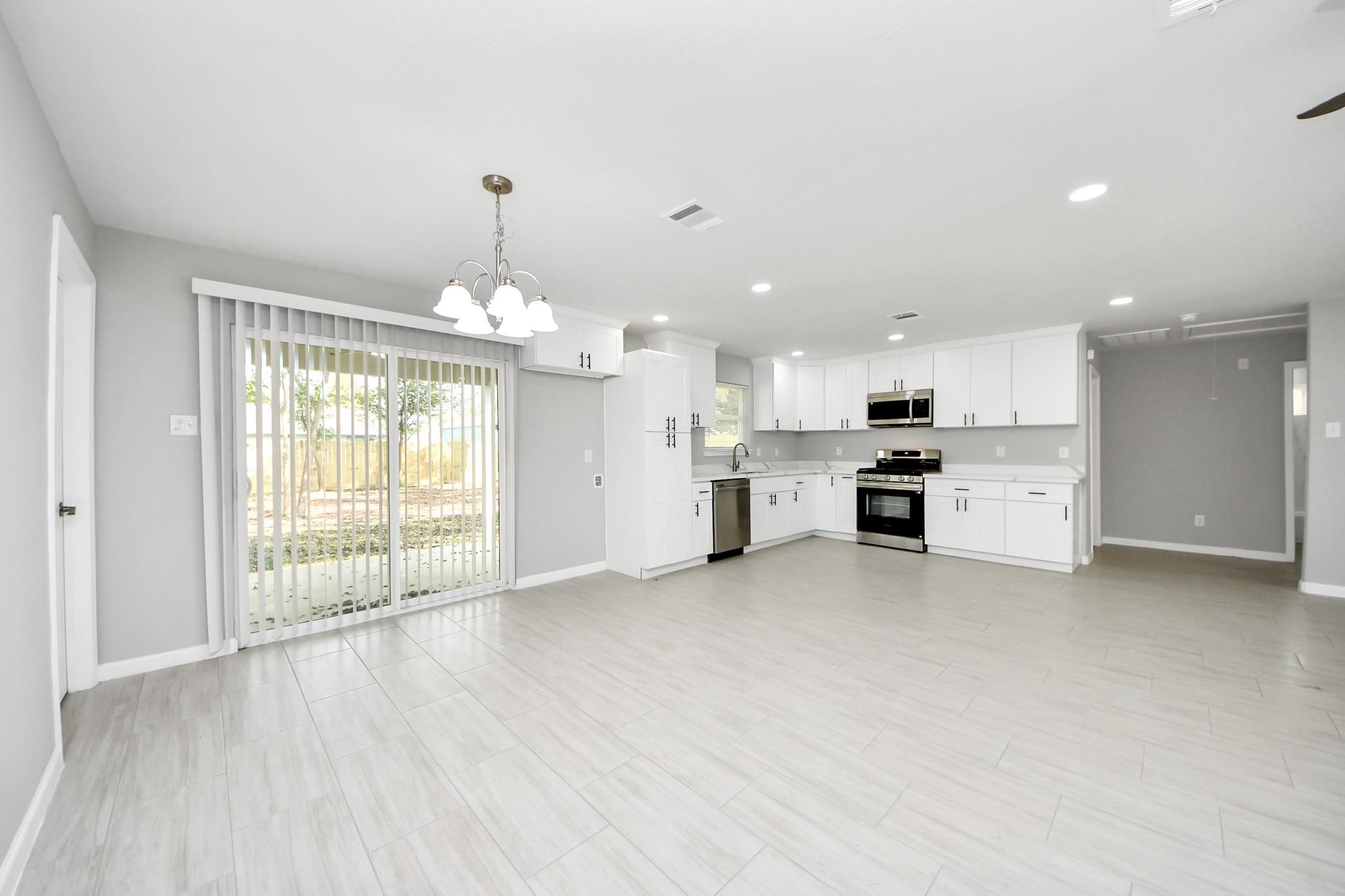 5823 Southgood Street