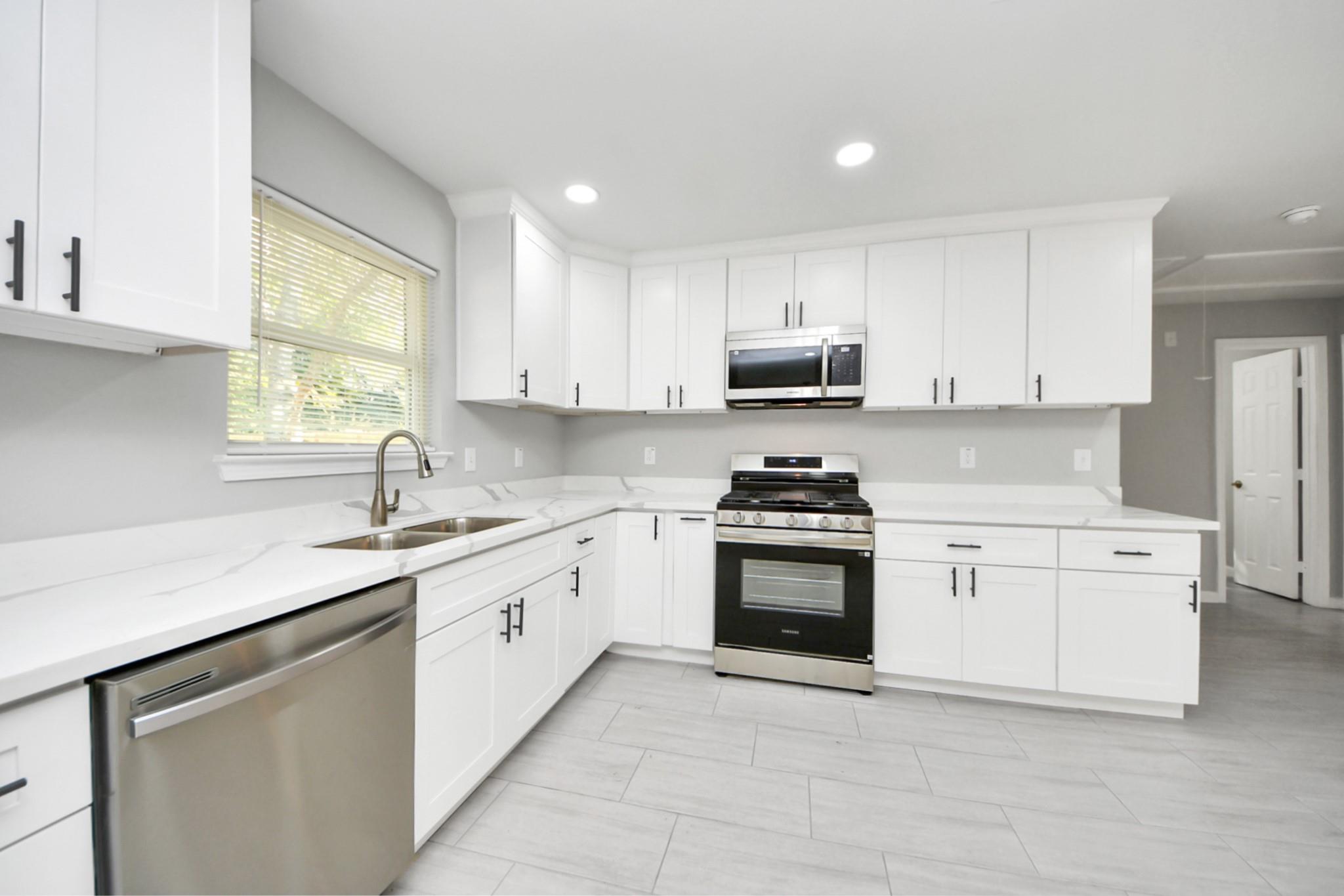 5823 Southgood Street