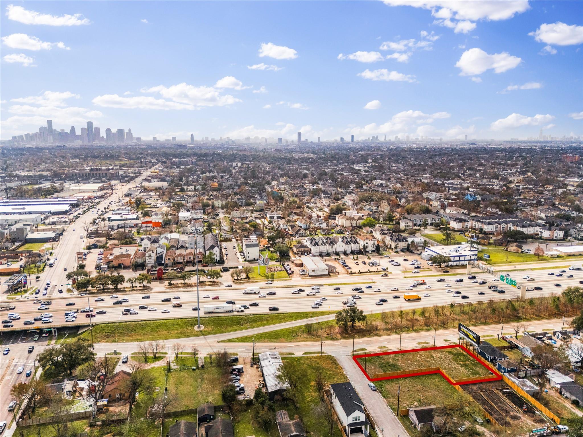 1025 N Loop