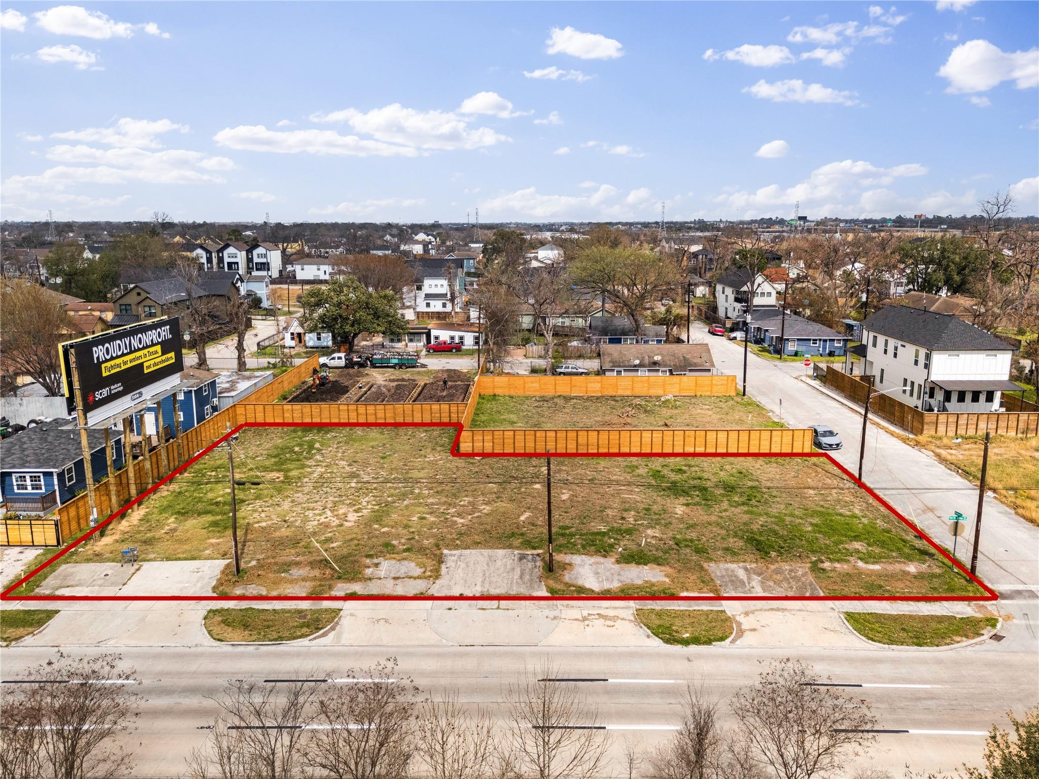 1025 N Loop