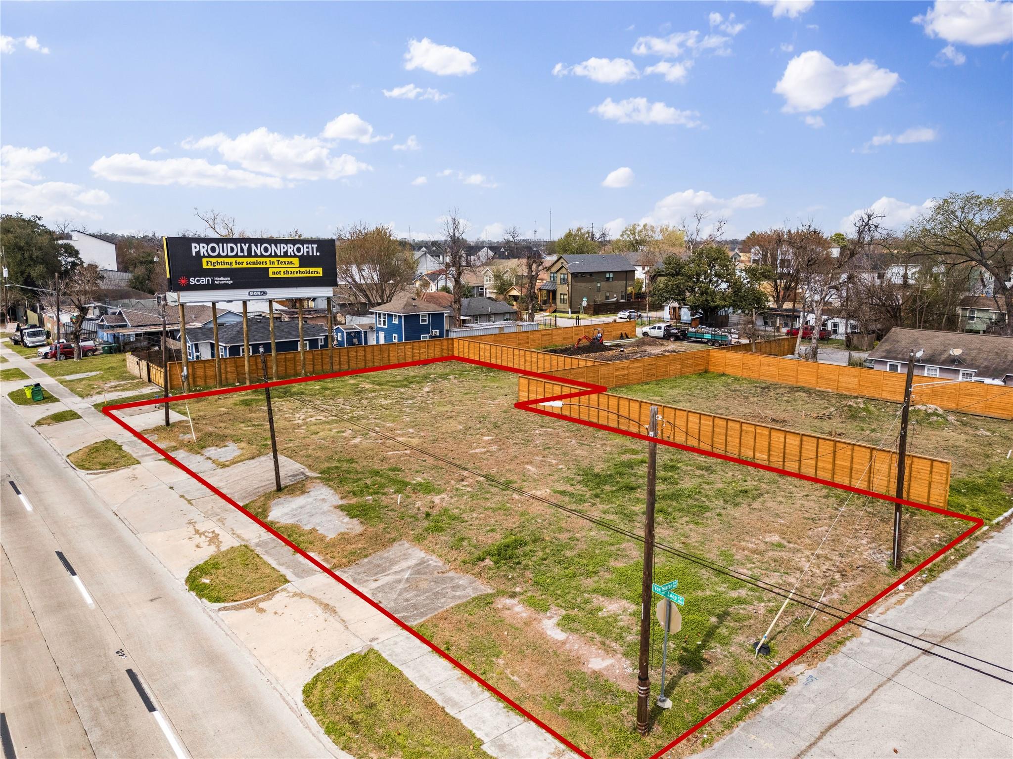 1025 N Loop