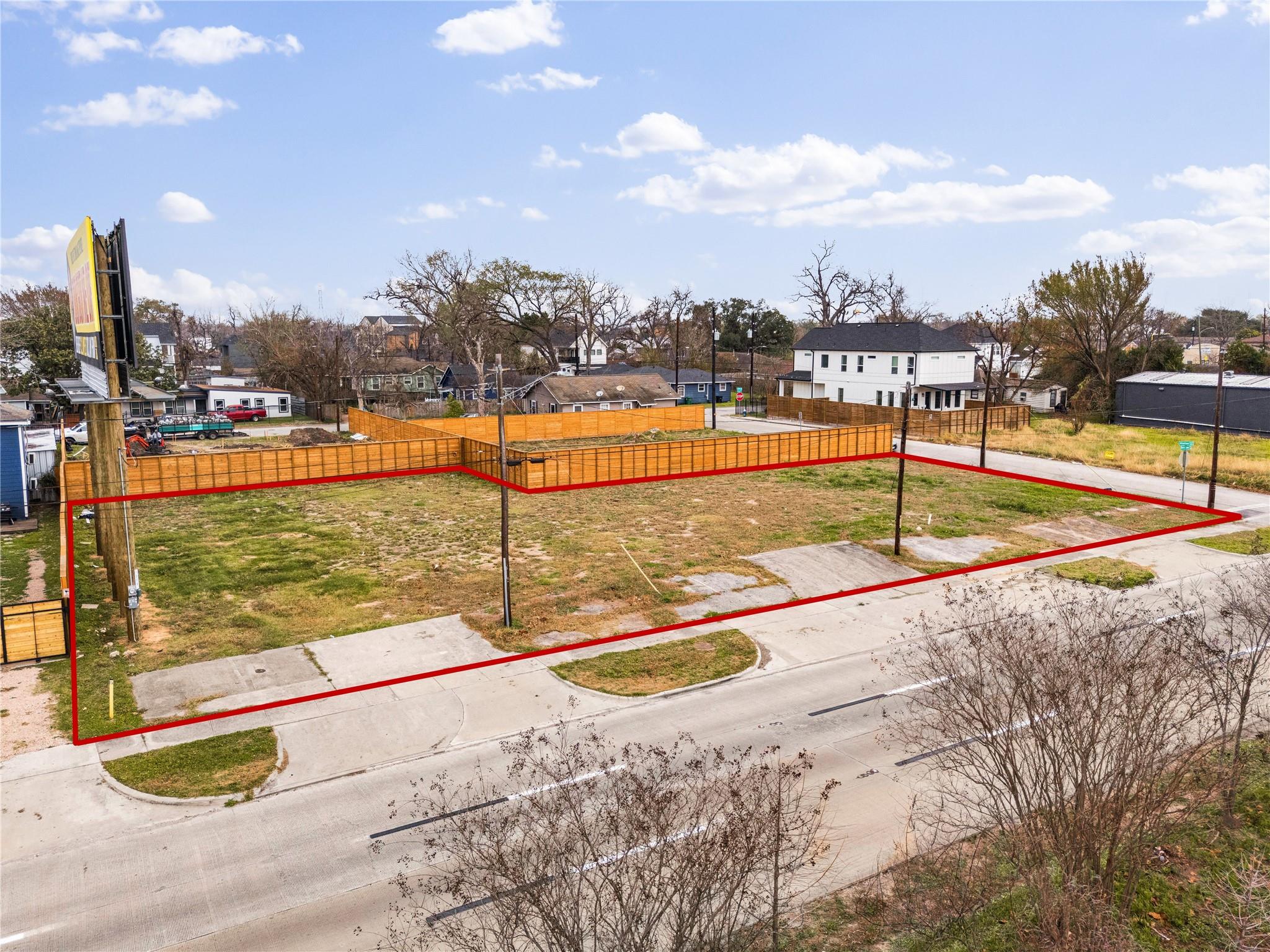 1025 N Loop