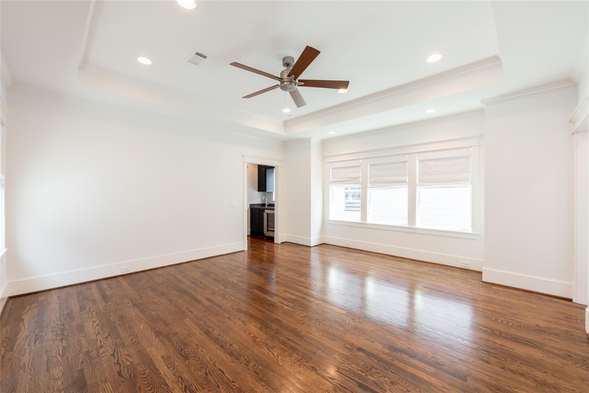 828 E 28th Street