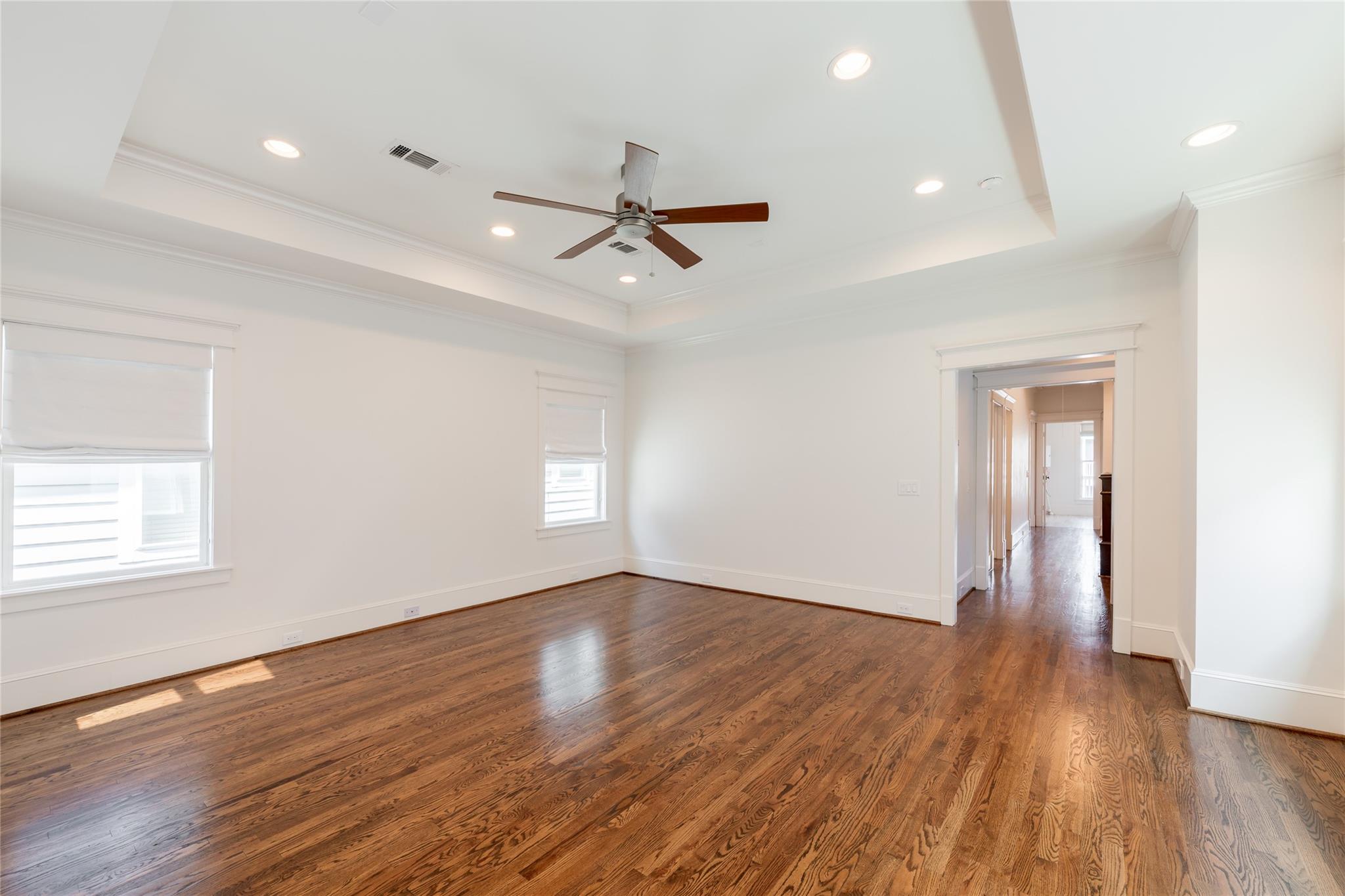 828 E 28th Street