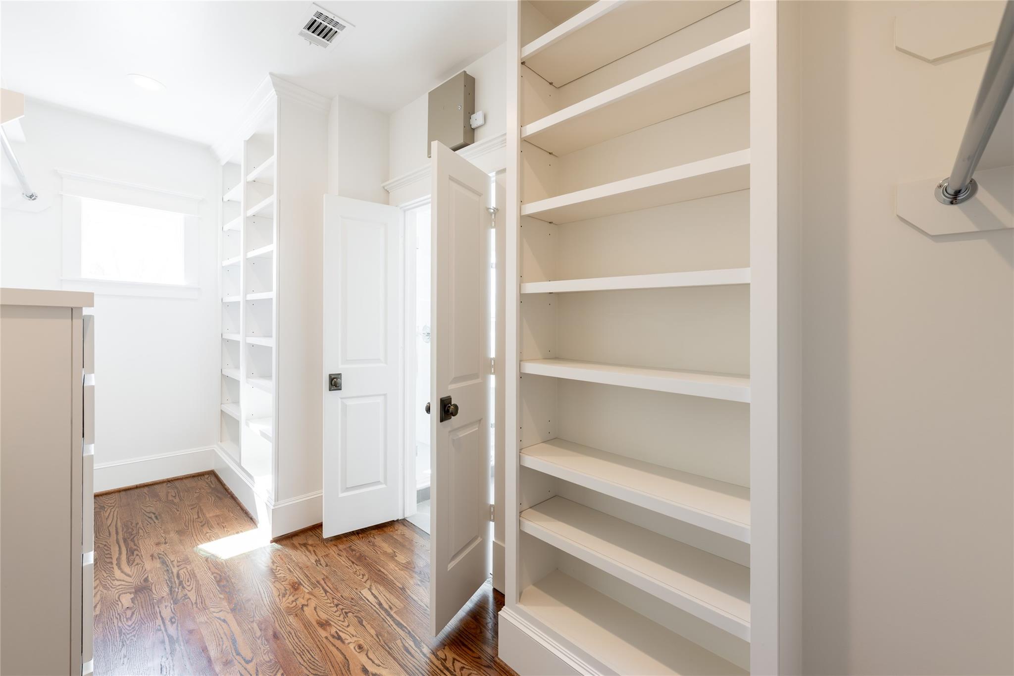 828 E 28th Street