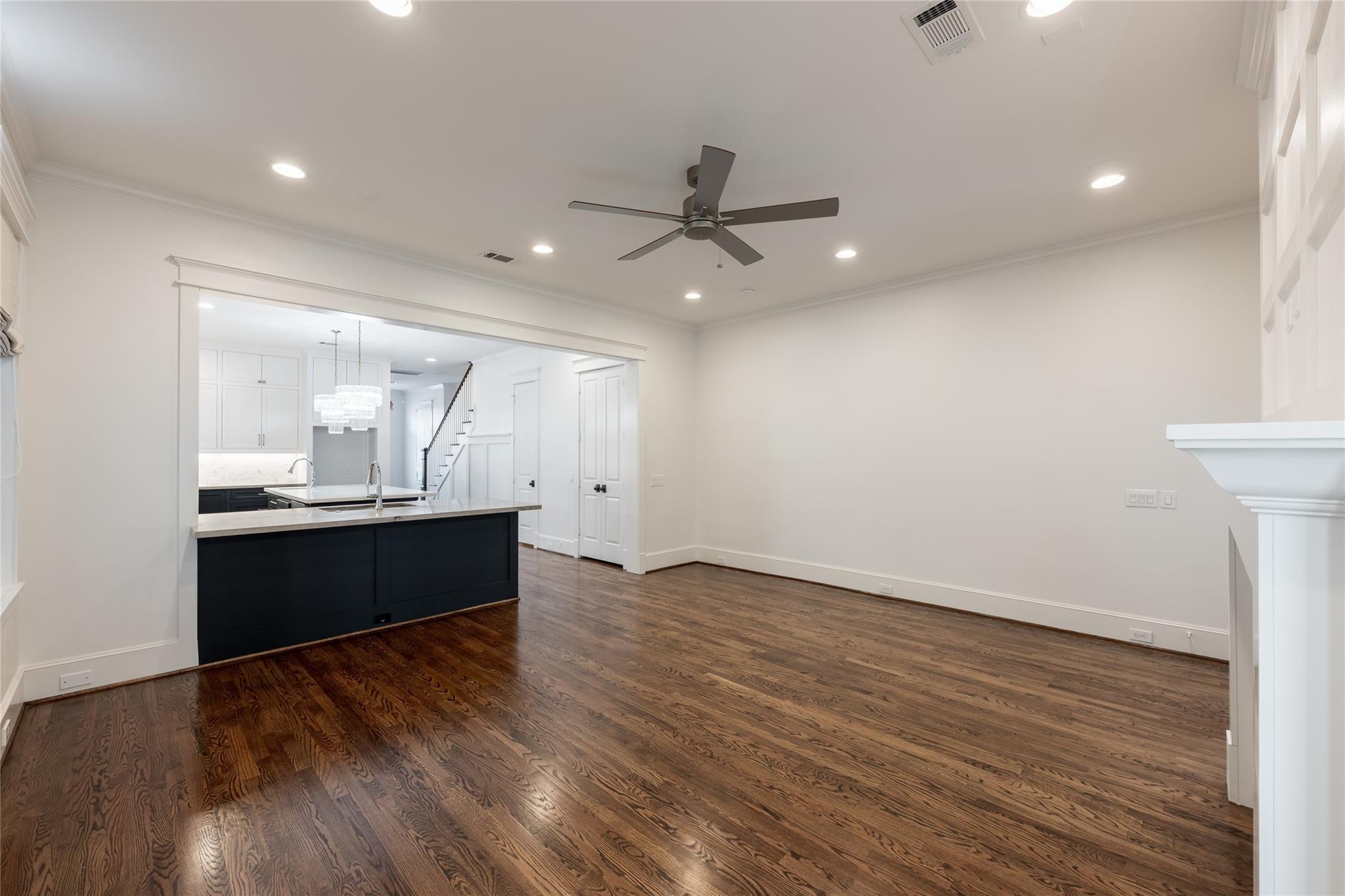 828 E 28th Street