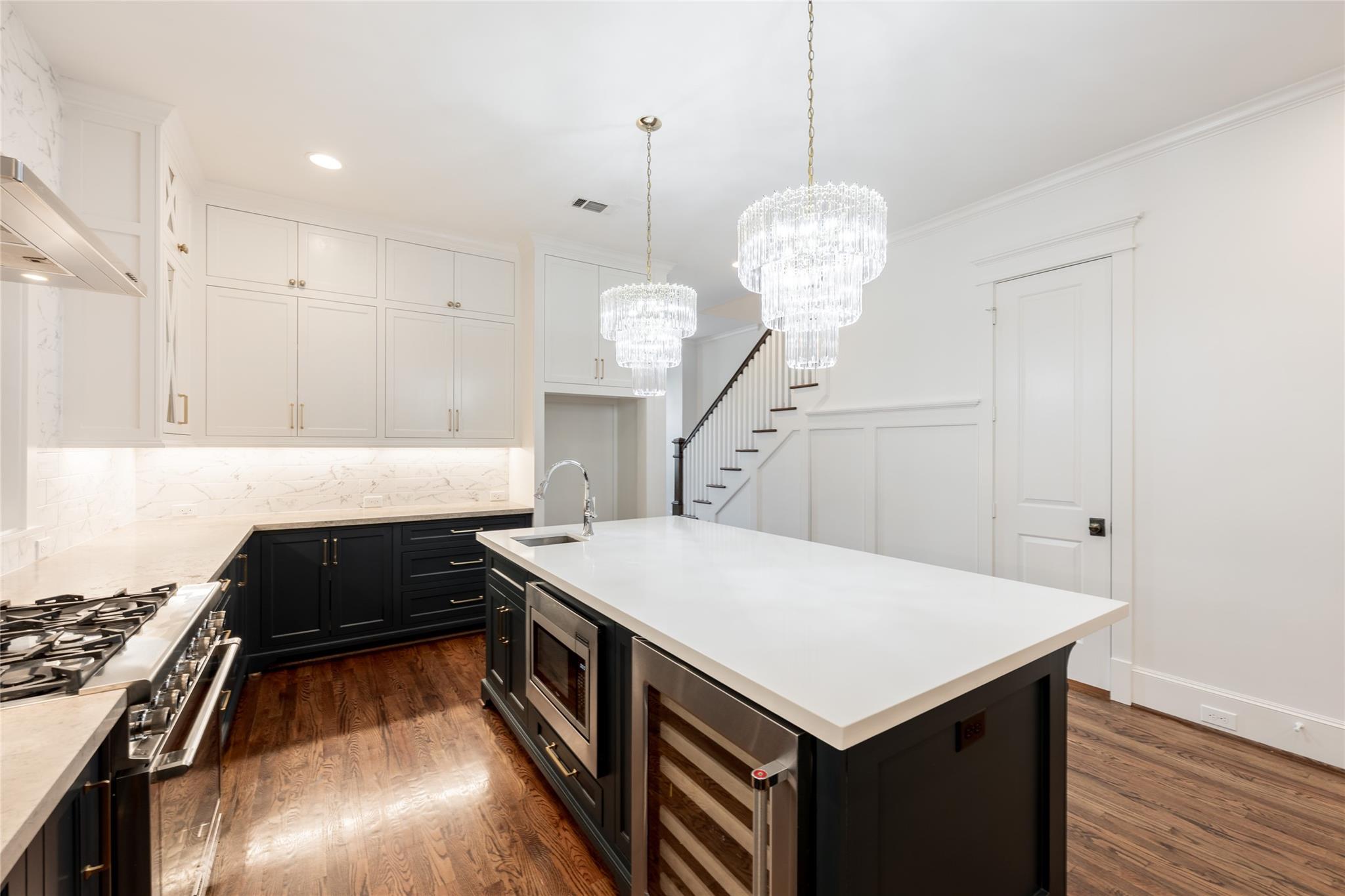 828 E 28th Street