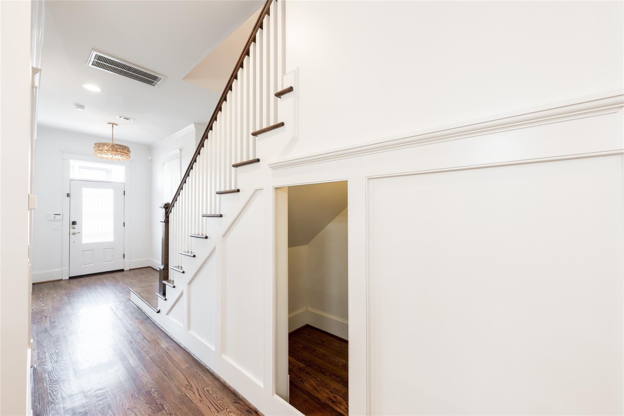 828 E 28th Street
