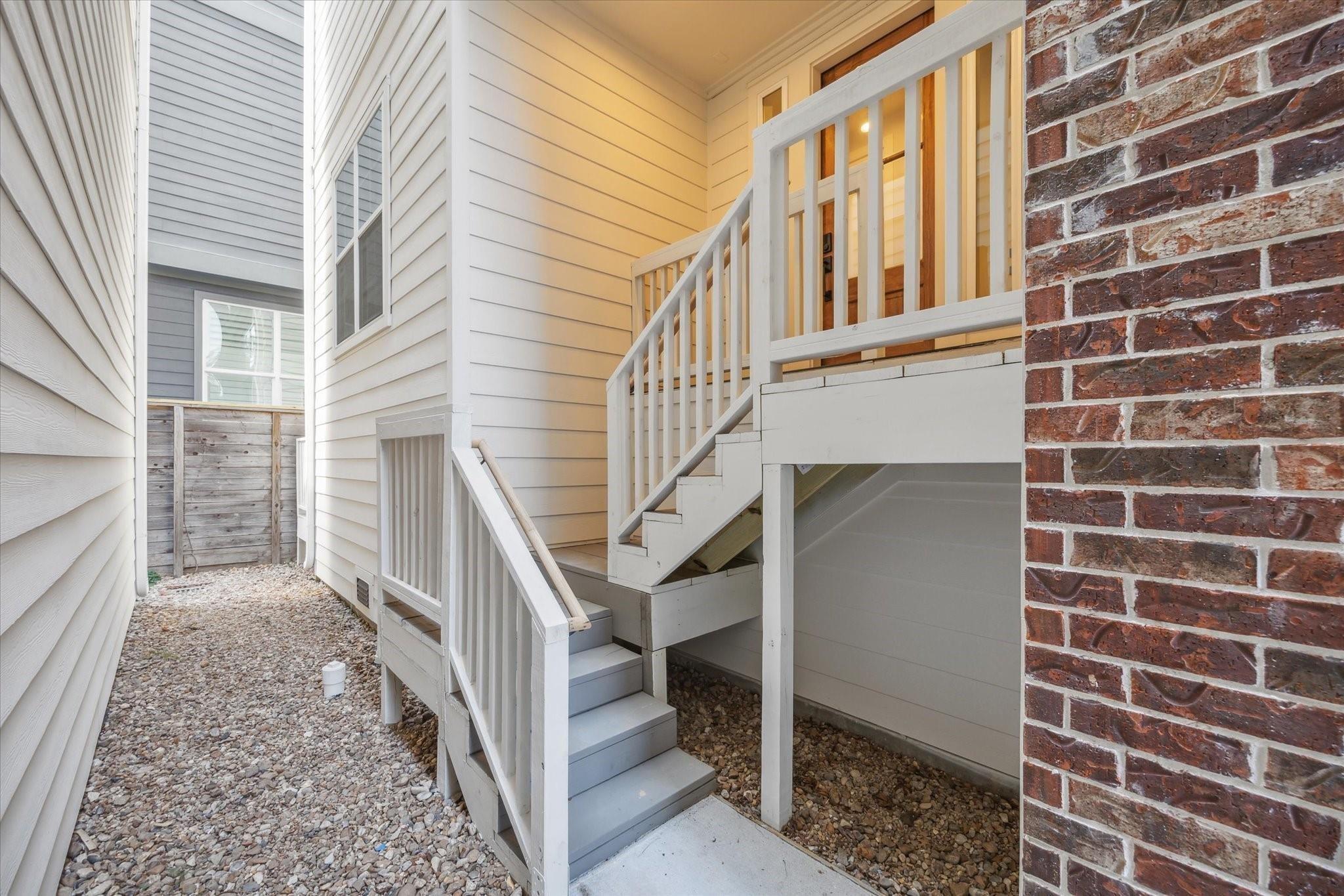 1035 W 17th St Street