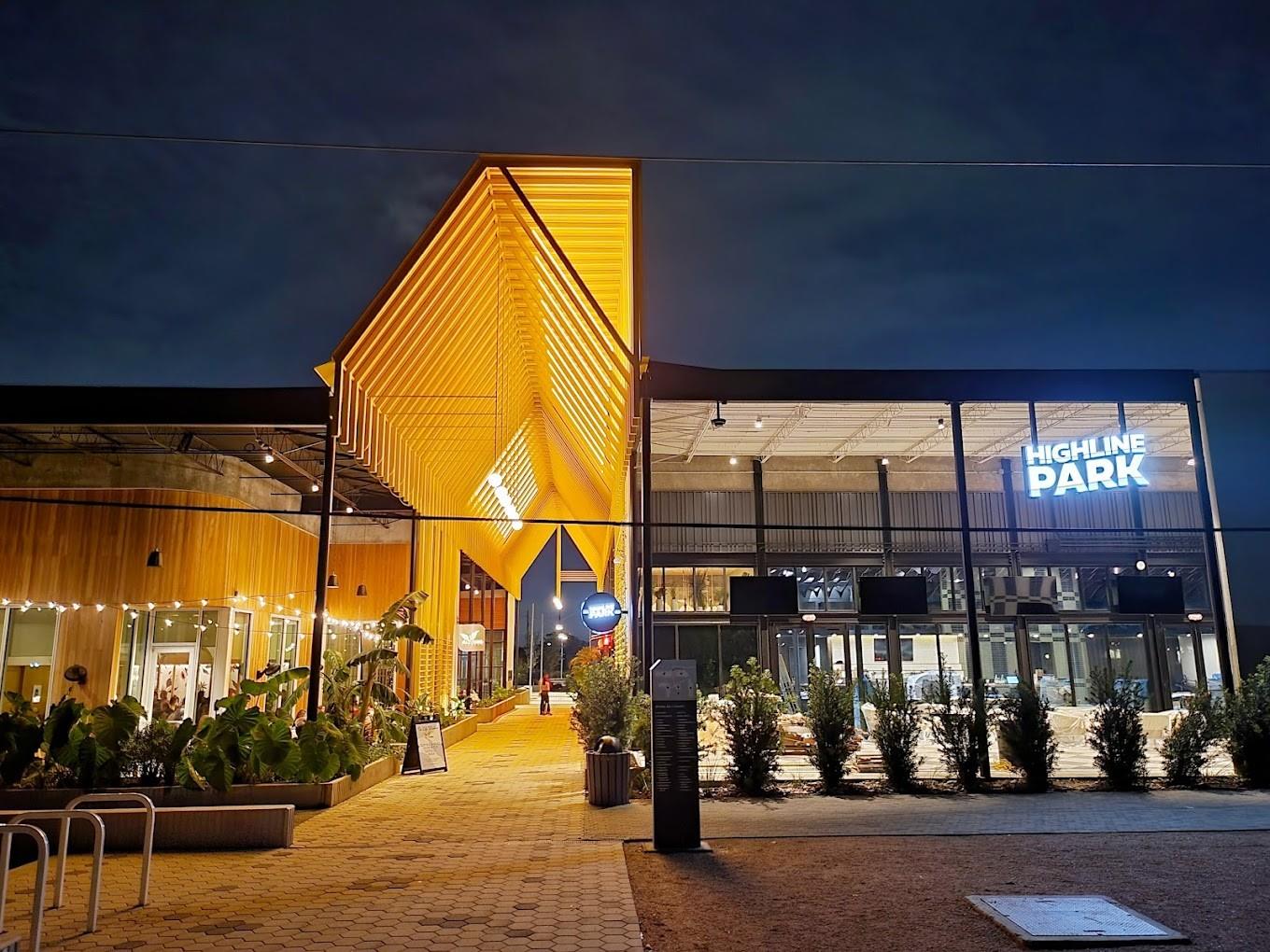 1035 W 17th St Street