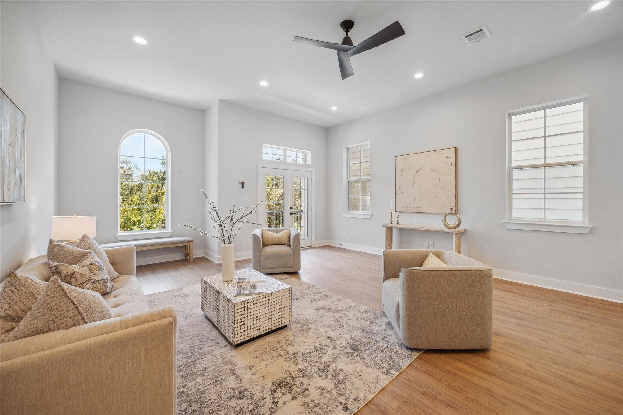 1035 W 17th St Street