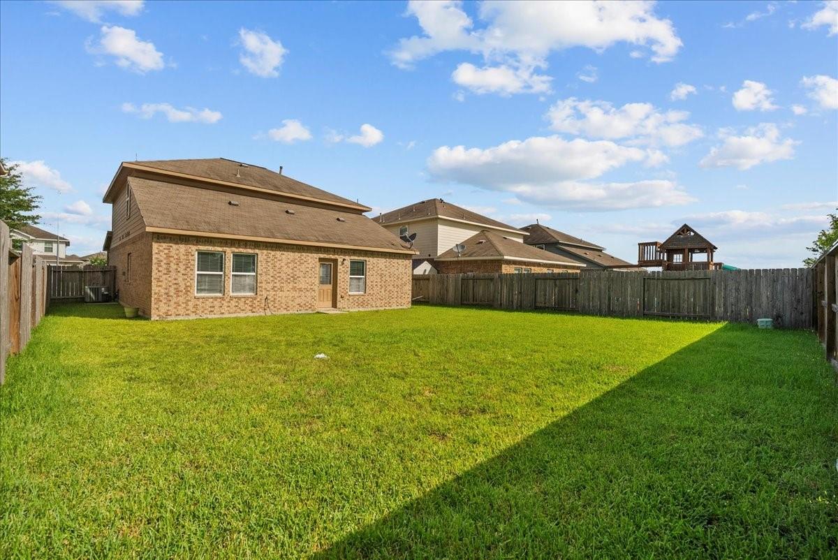 8518 Starling Court, Baytown