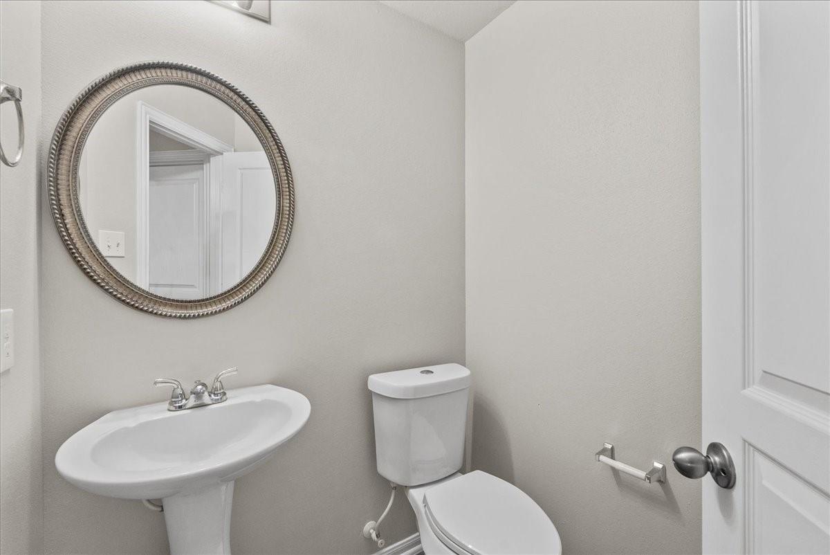 8518 Starling Court, Baytown