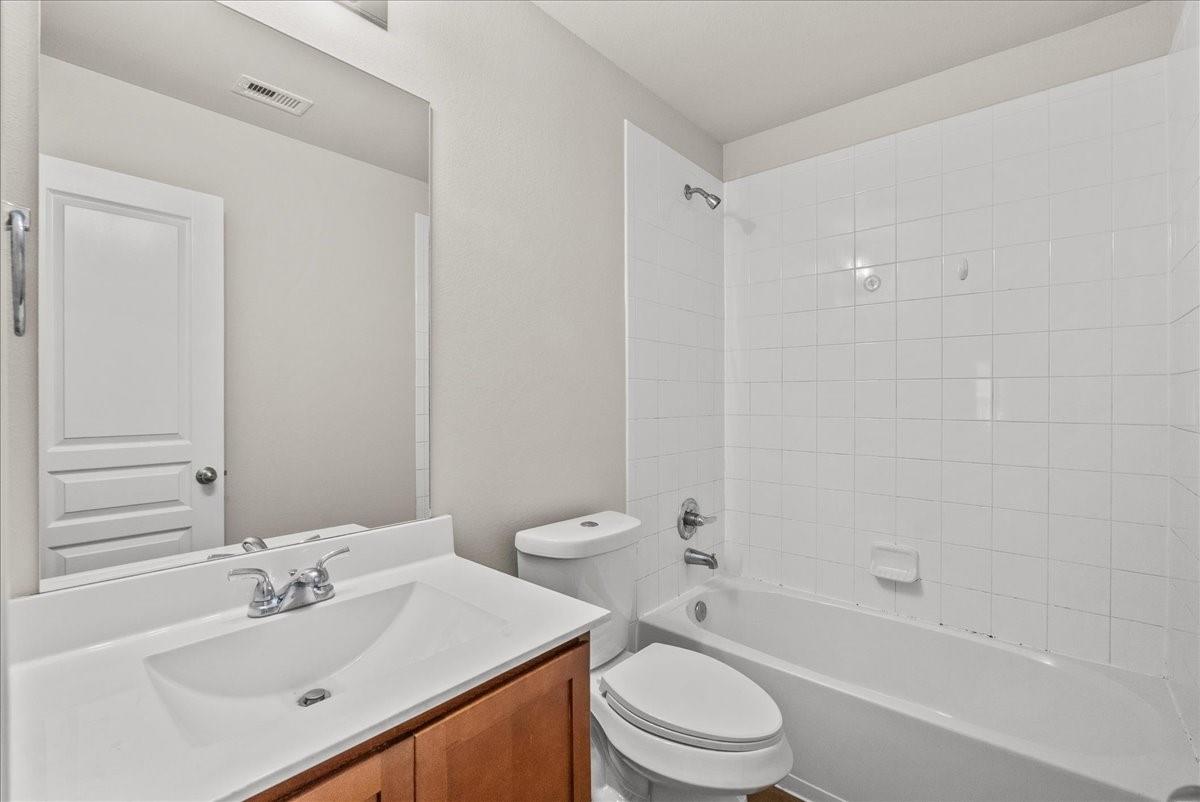 8518 Starling Court, Baytown