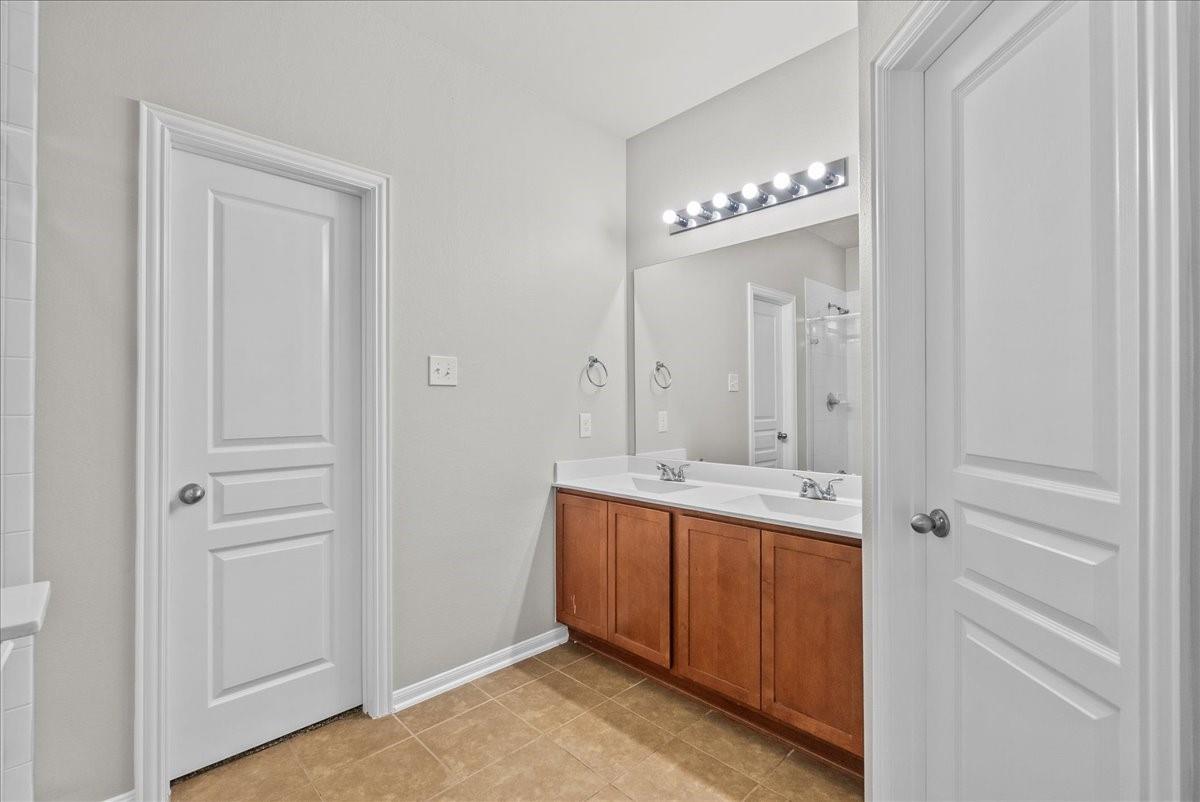 8518 Starling Court, Baytown