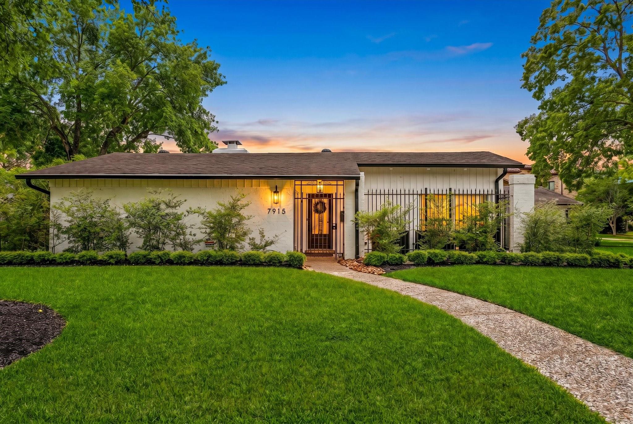 7915 Del Monte Drive