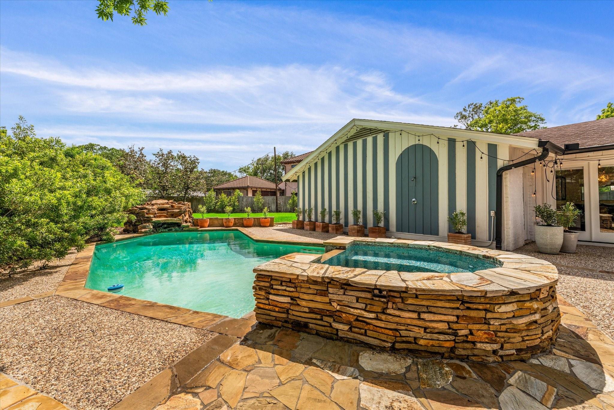 7915 Del Monte Drive