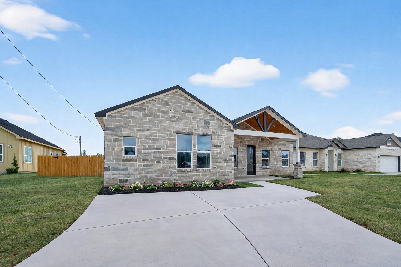 1129 Long Leaf Pine Street