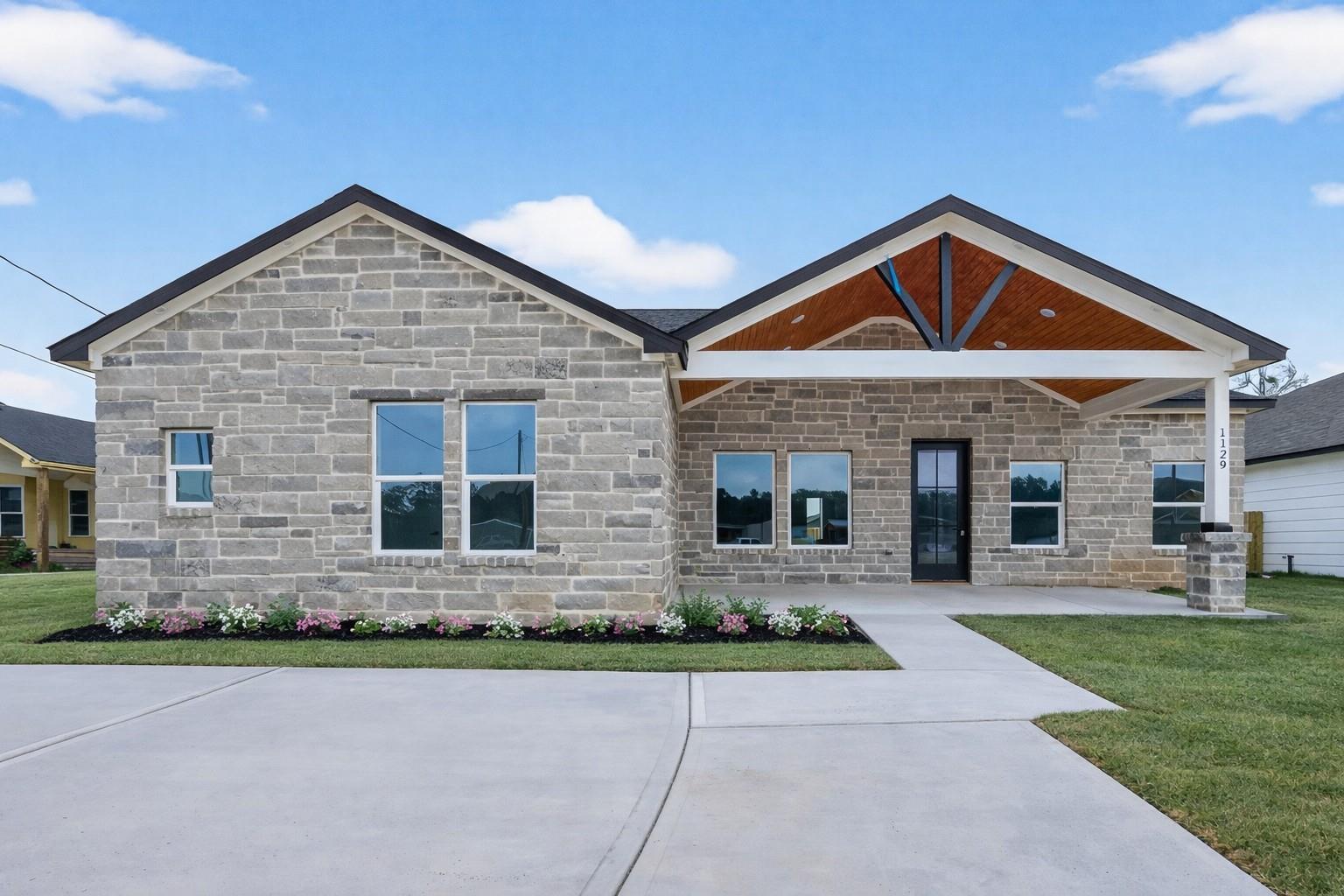 1129 Long Leaf Pine Street